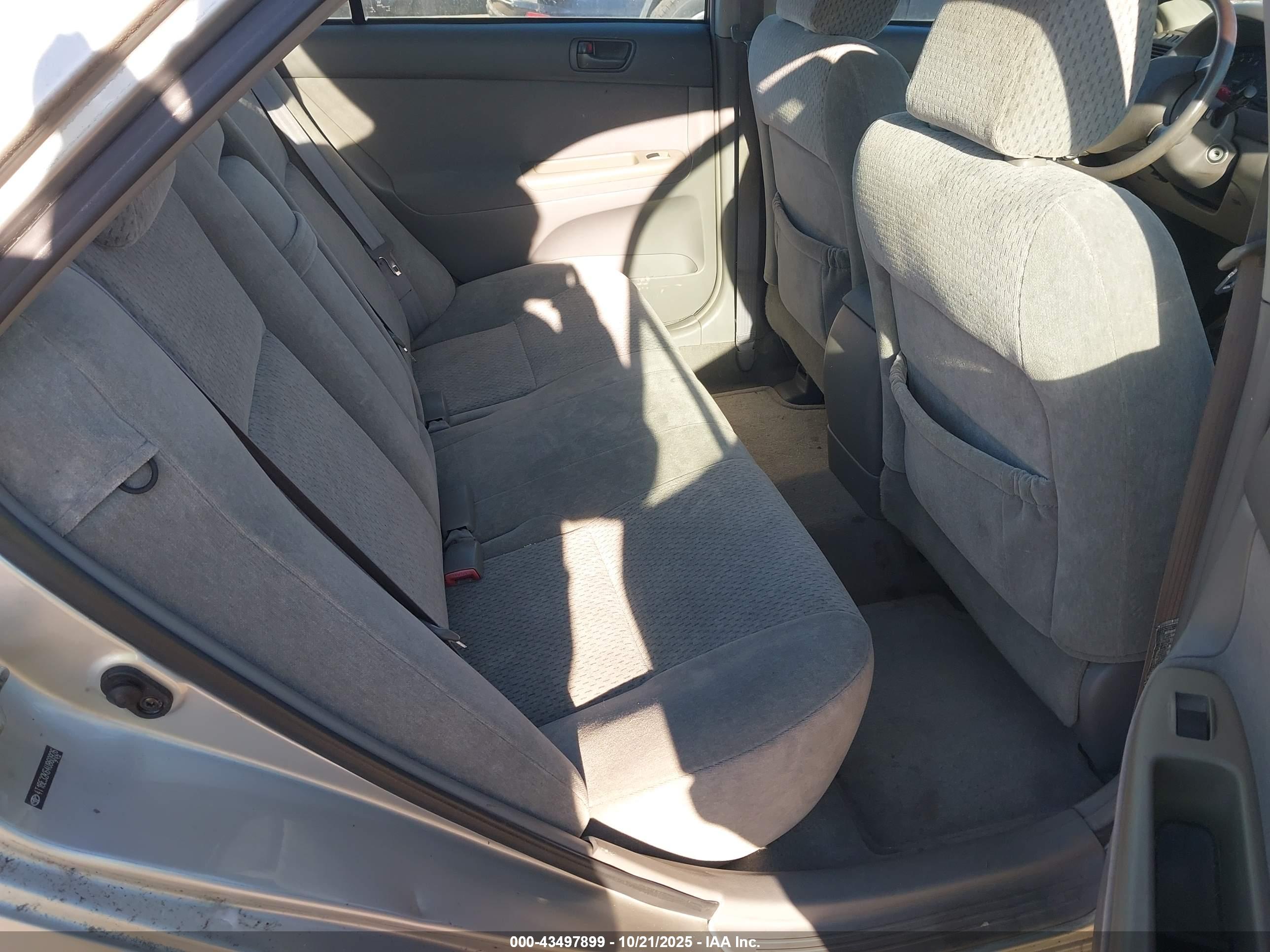 TOYOTA CAMRY image 8