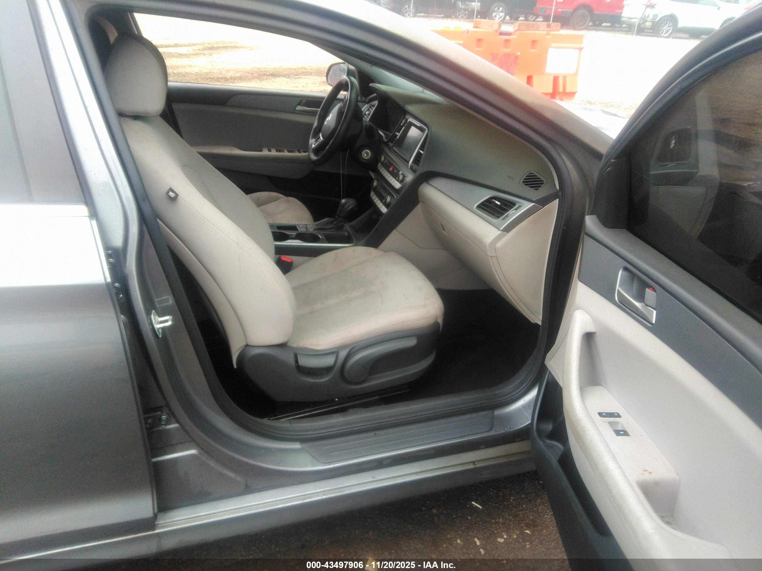 HYUNDAI SONATA image 5
