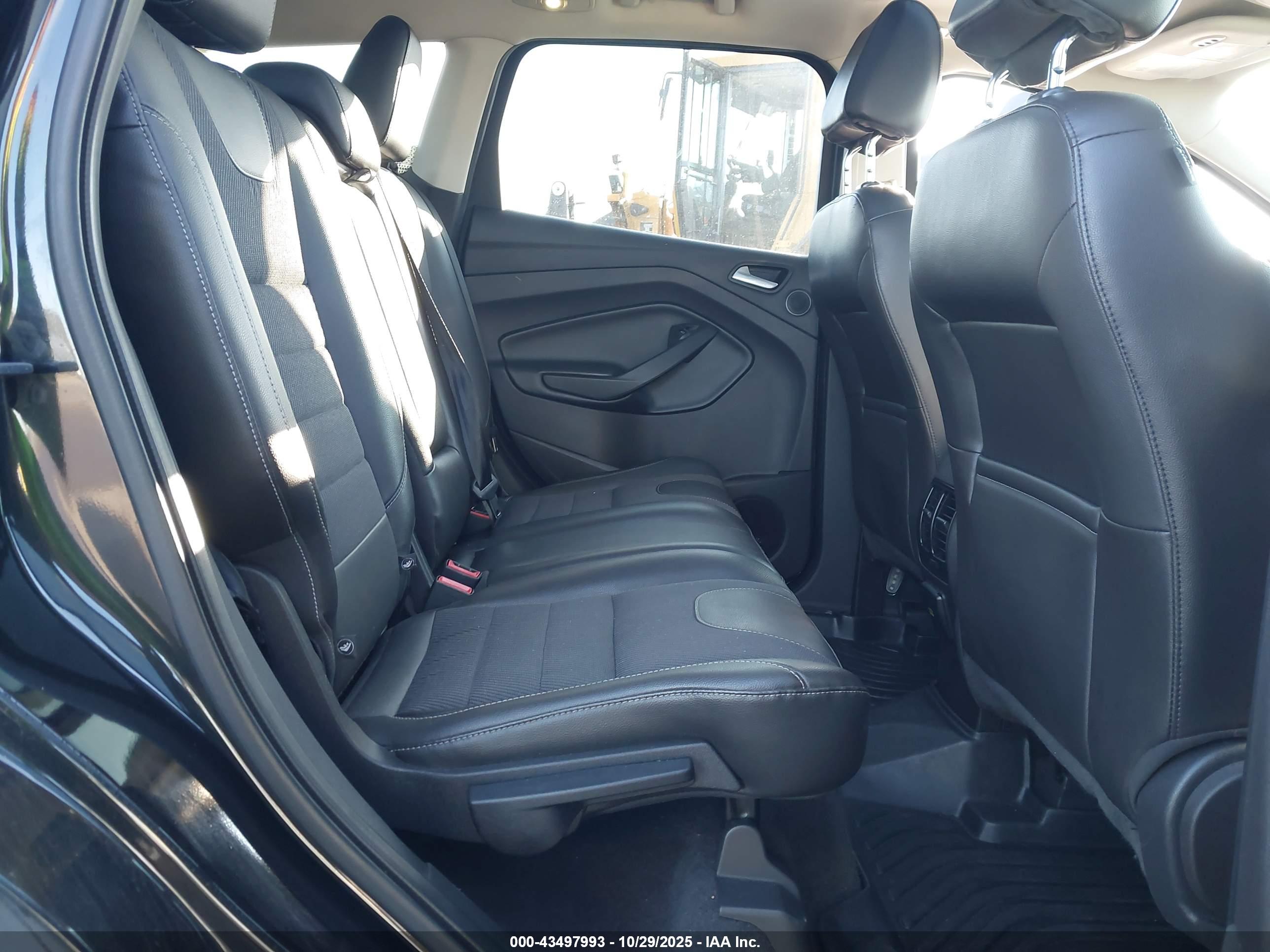 FORD ESCAPE image 8