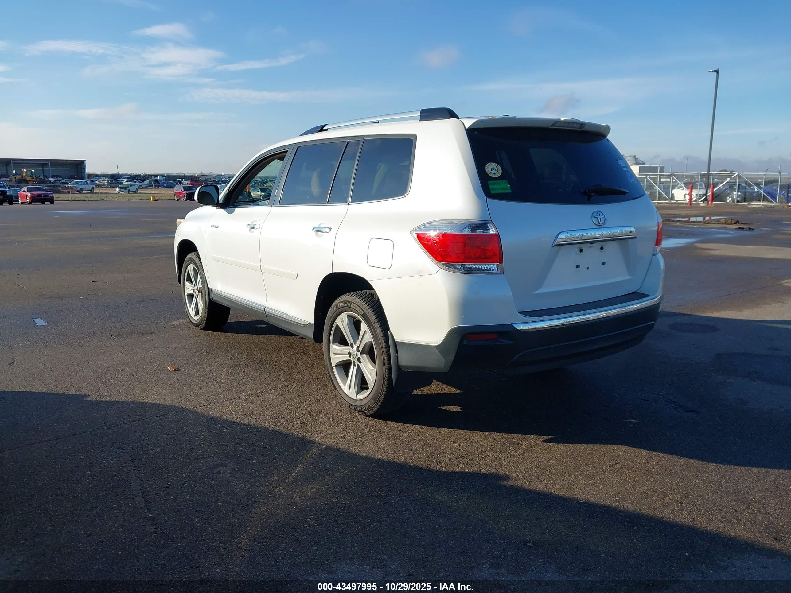 TOYOTA HIGHLANDER image 3