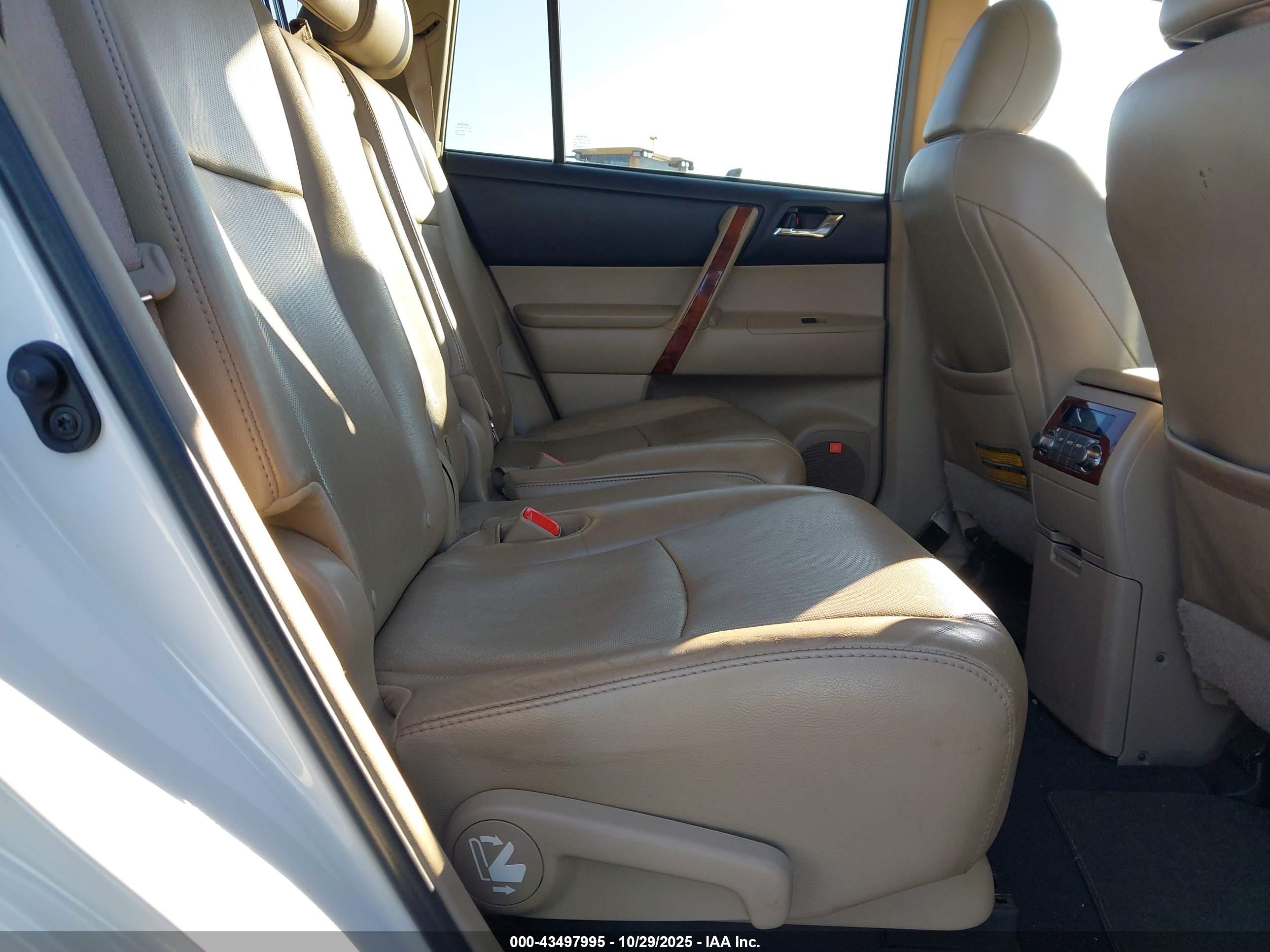 TOYOTA HIGHLANDER image 8