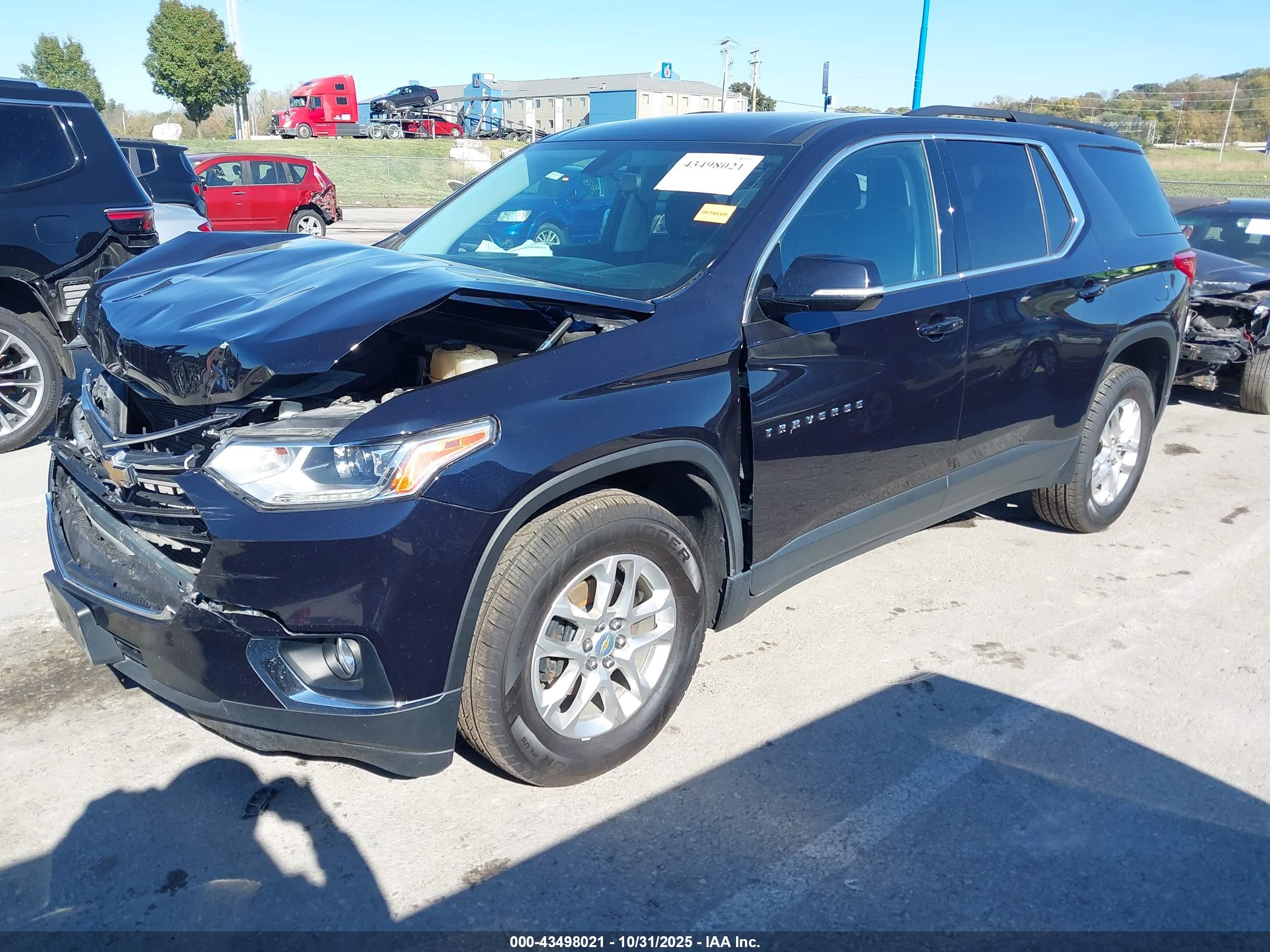 CHEVROLET TRAVERSE image 2
