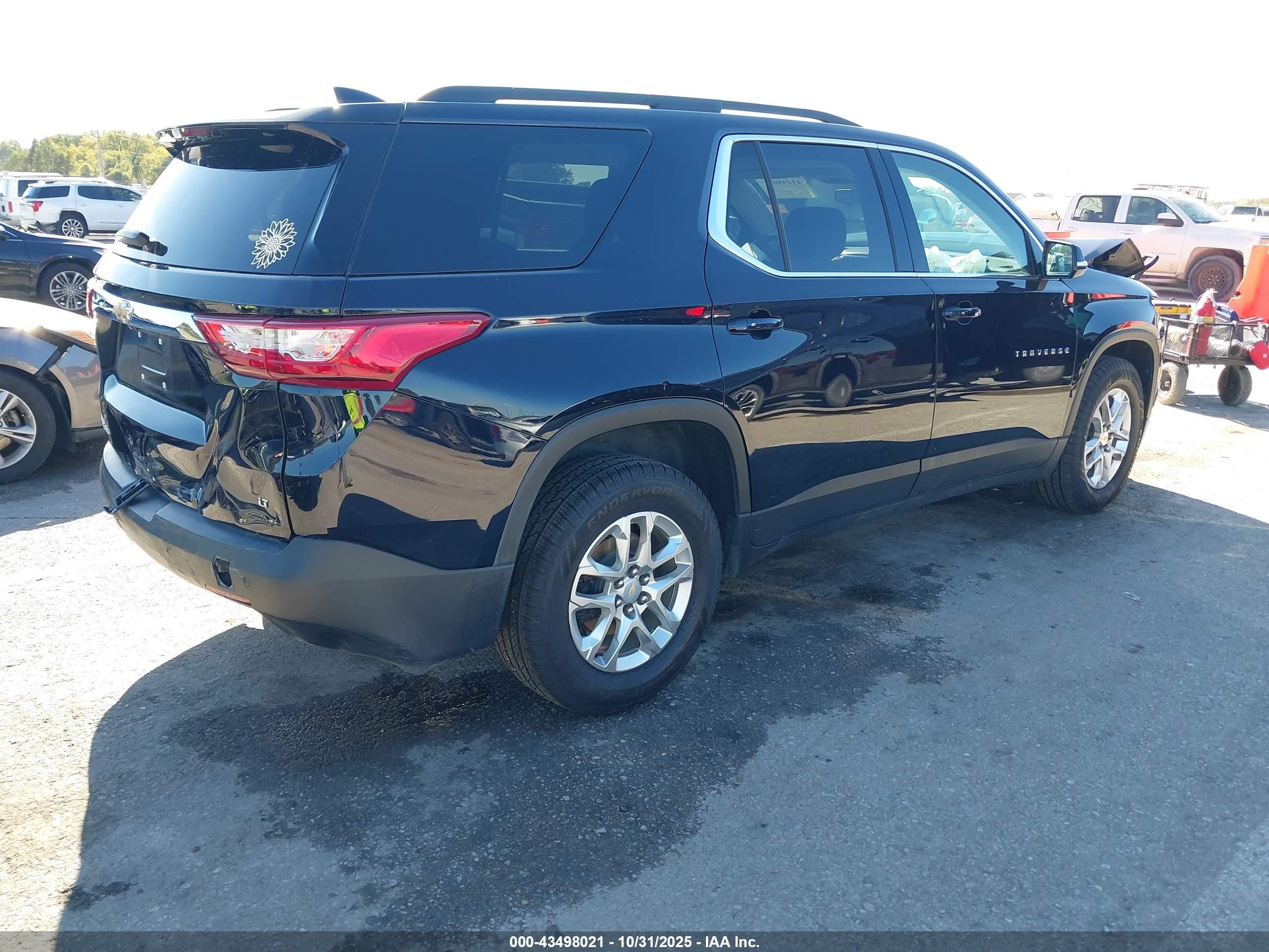 CHEVROLET TRAVERSE image 4