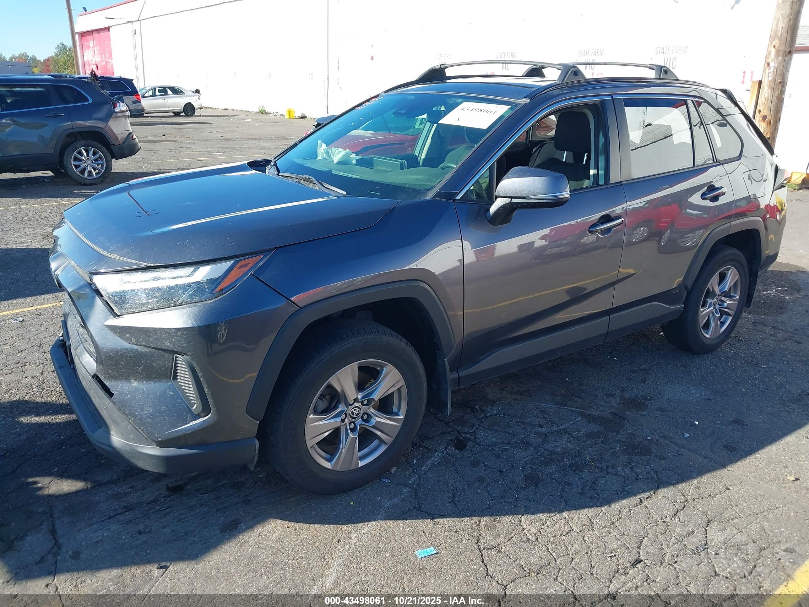 TOYOTA RAV4 image 2