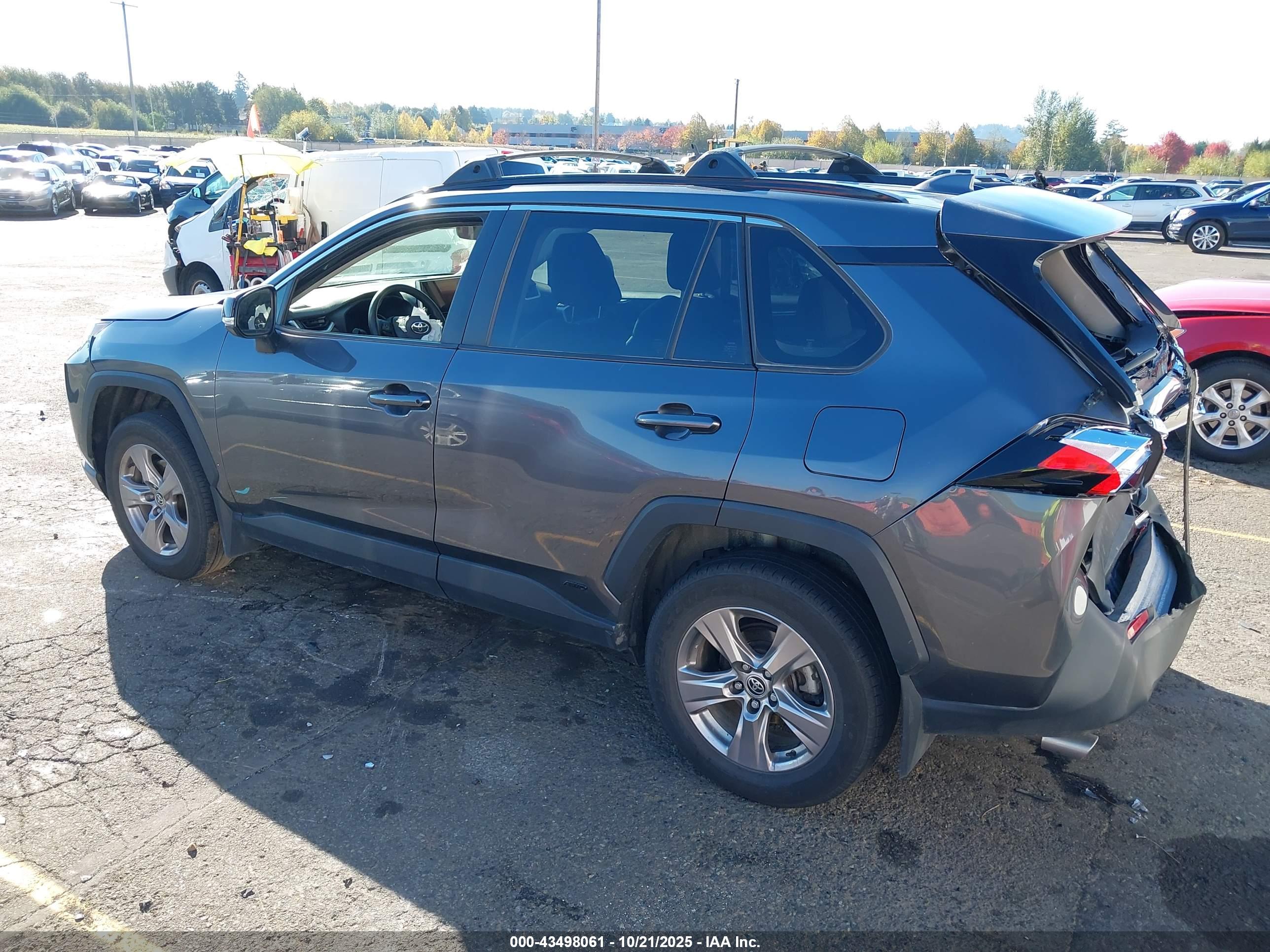TOYOTA RAV4 image 3