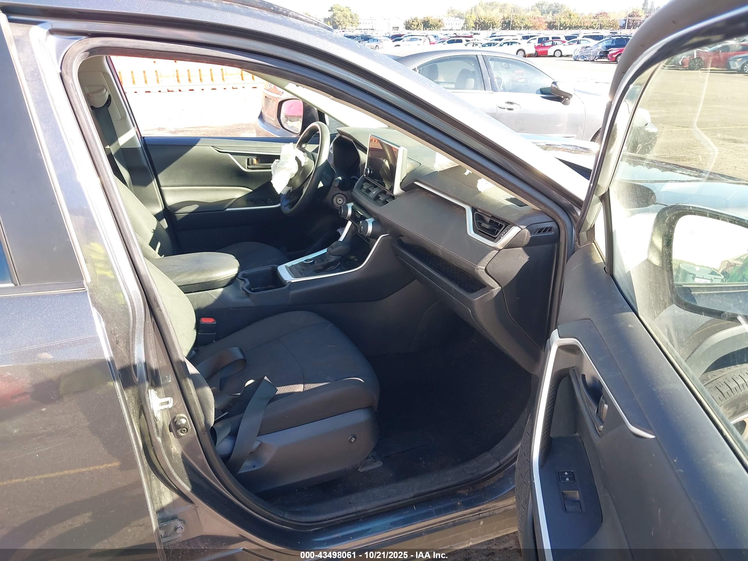 TOYOTA RAV4 image 5