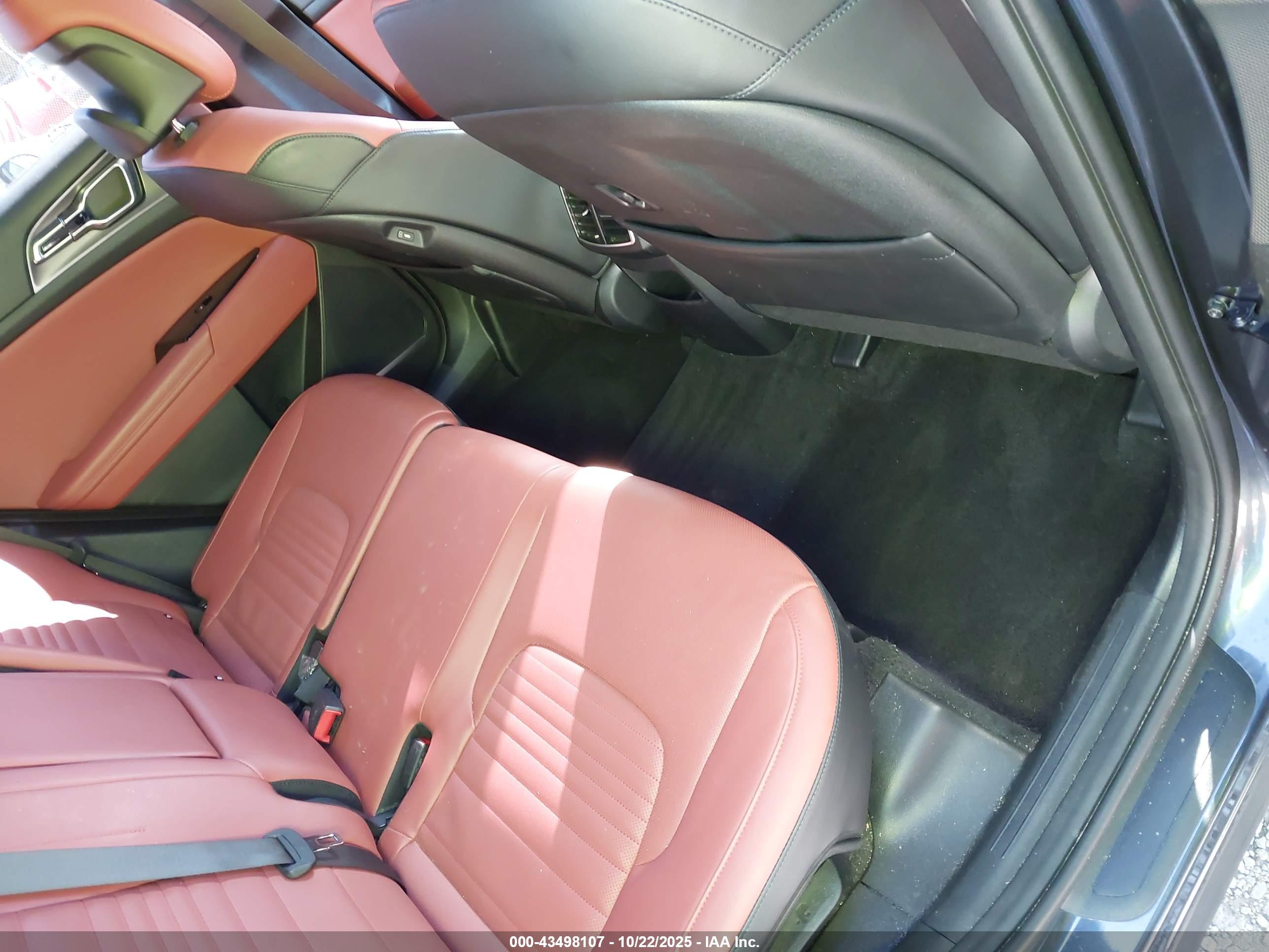 KIA SPORTAGE image 8