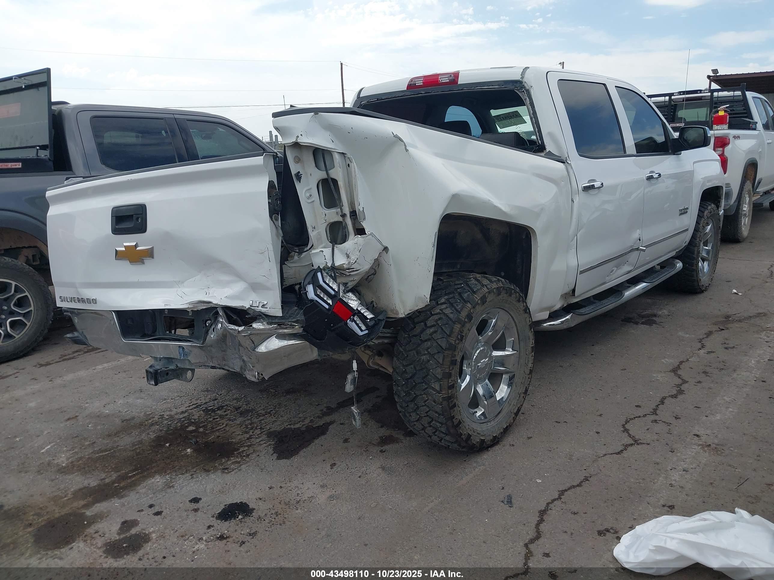 CHEVROLET SILVERADO image 4