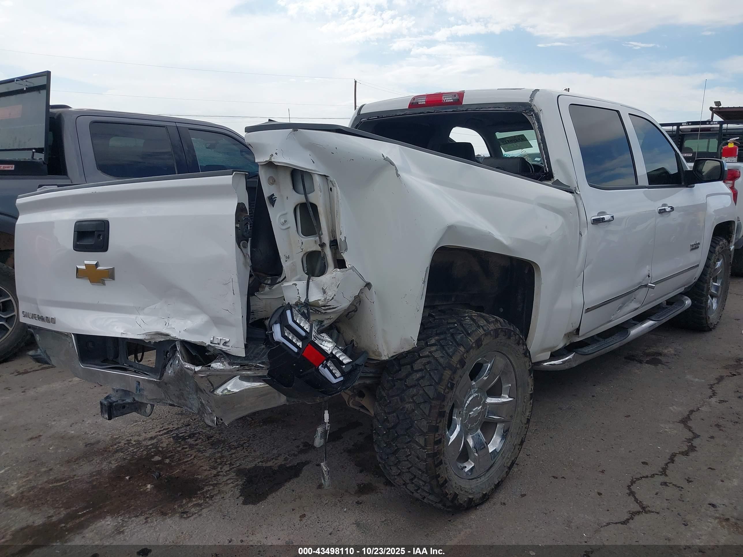 CHEVROLET SILVERADO image 6