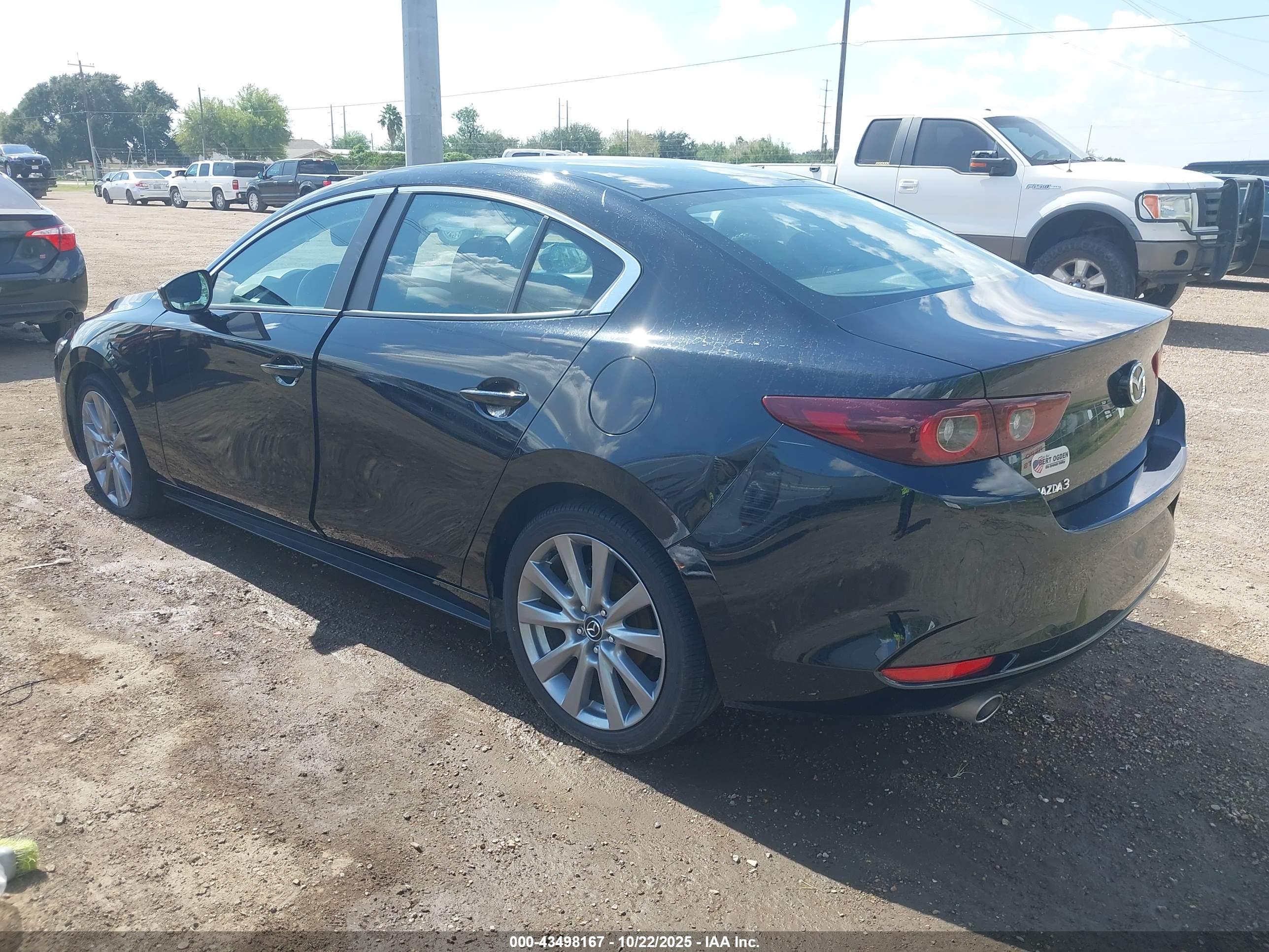 MAZDA MAZDA3 image 3