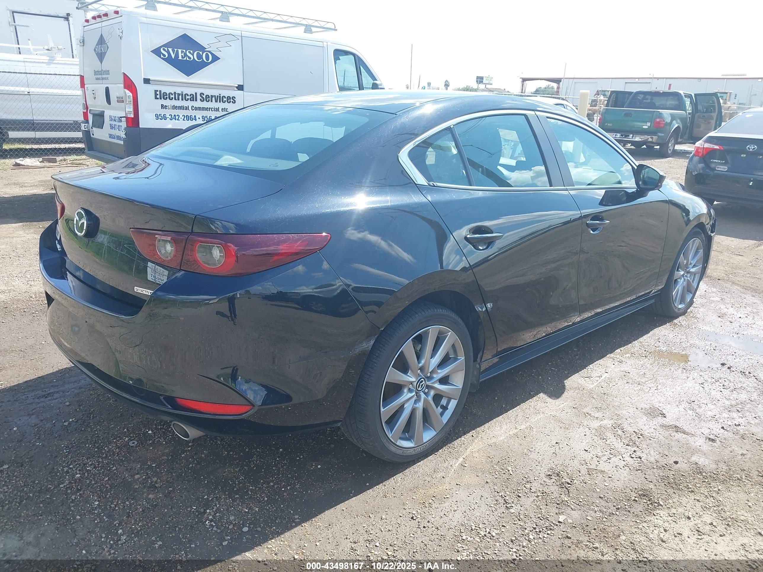 MAZDA MAZDA3 image 4