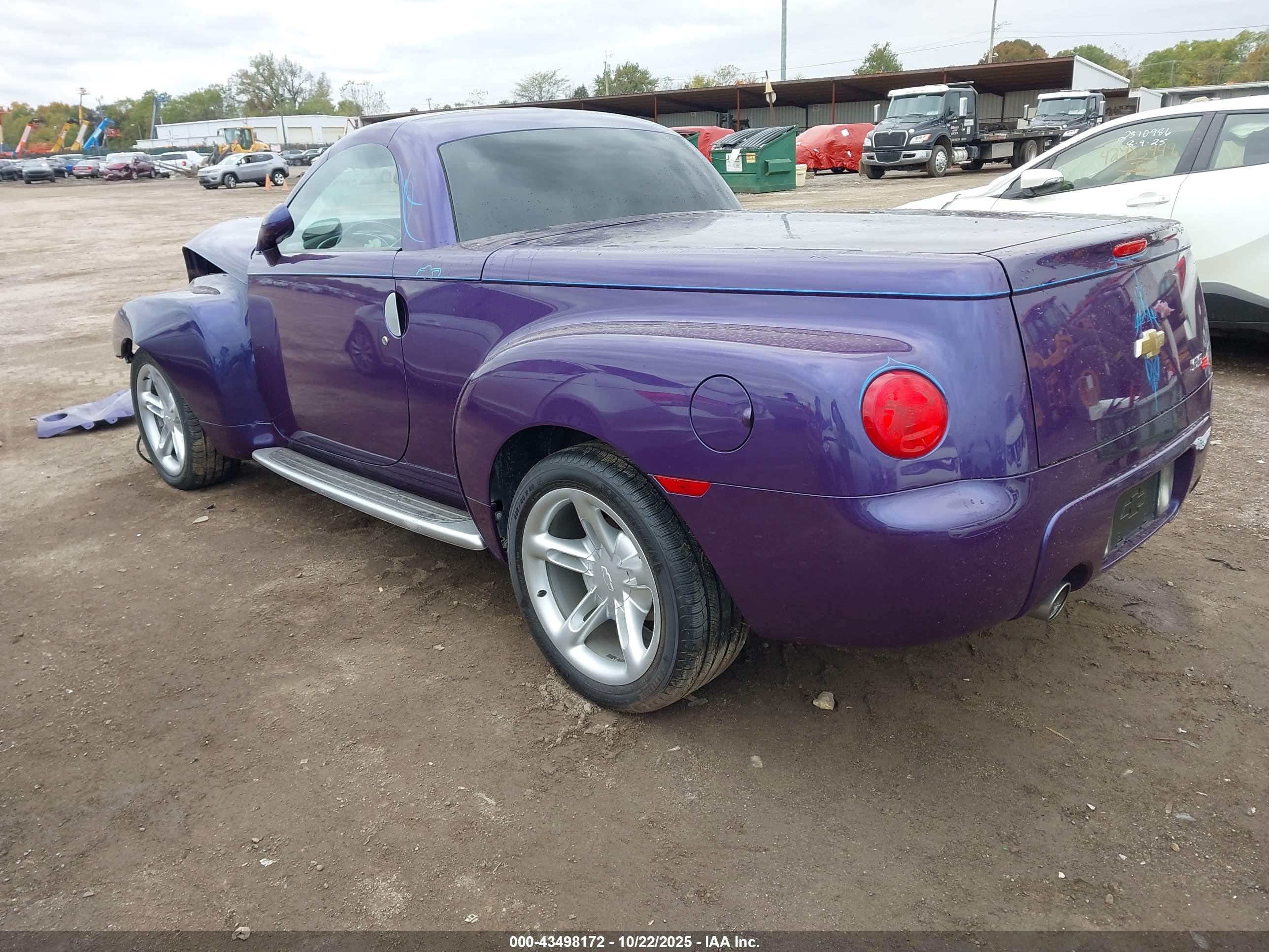 CHEVROLET SSR image 3