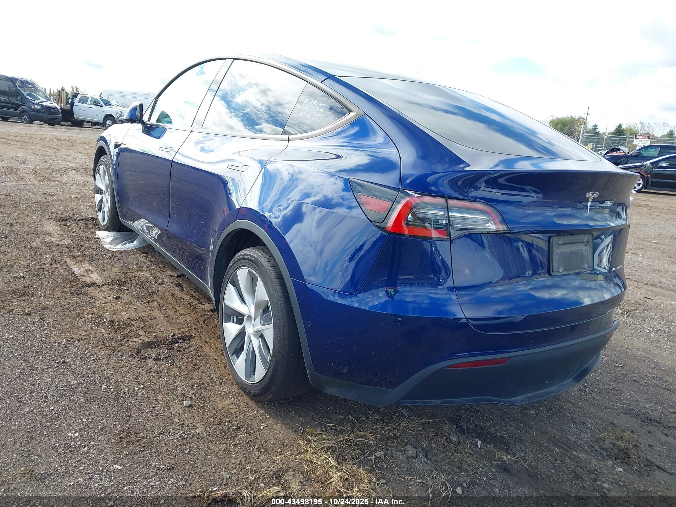 TESLA MODEL image 3