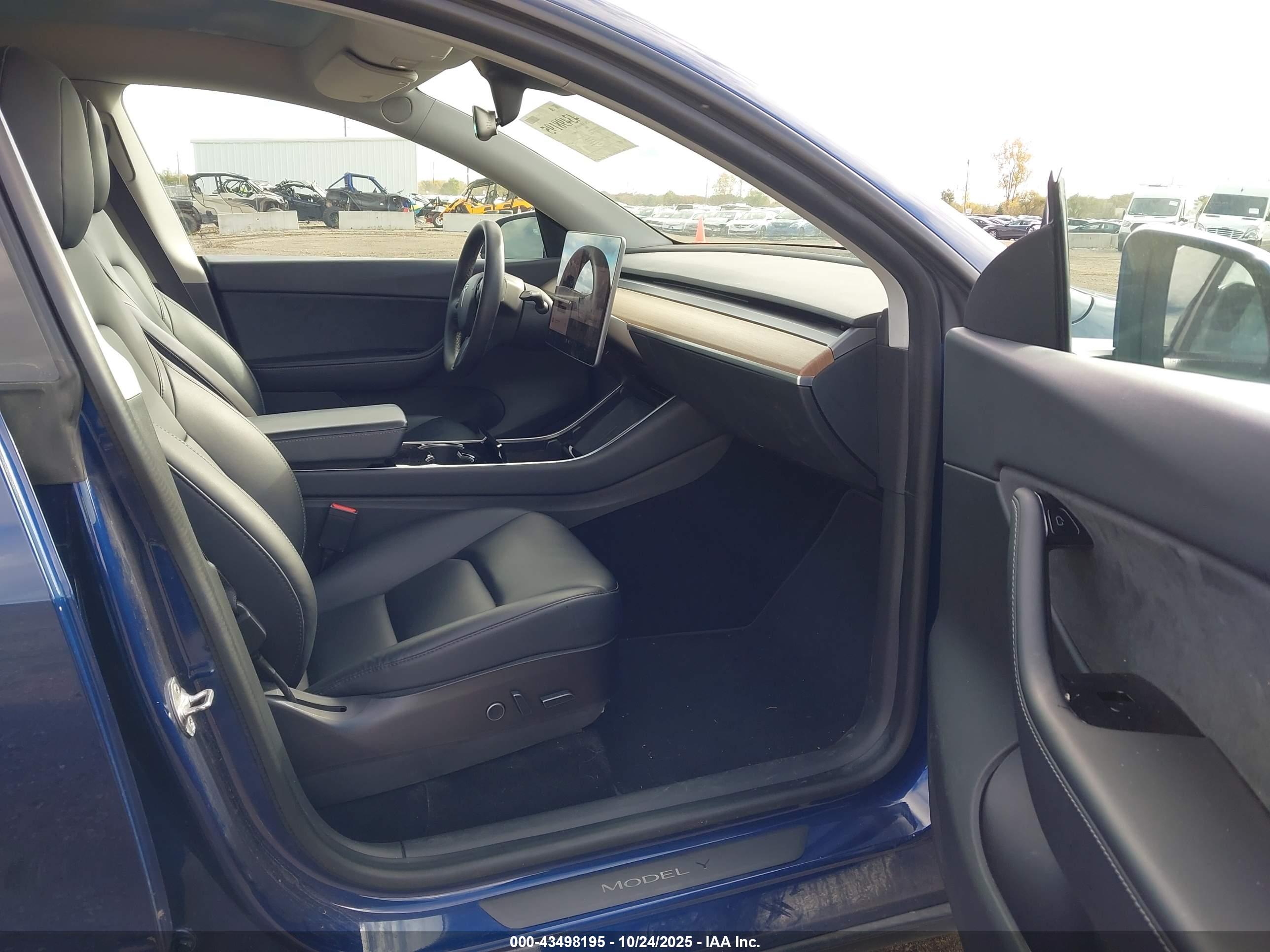 TESLA MODEL image 5
