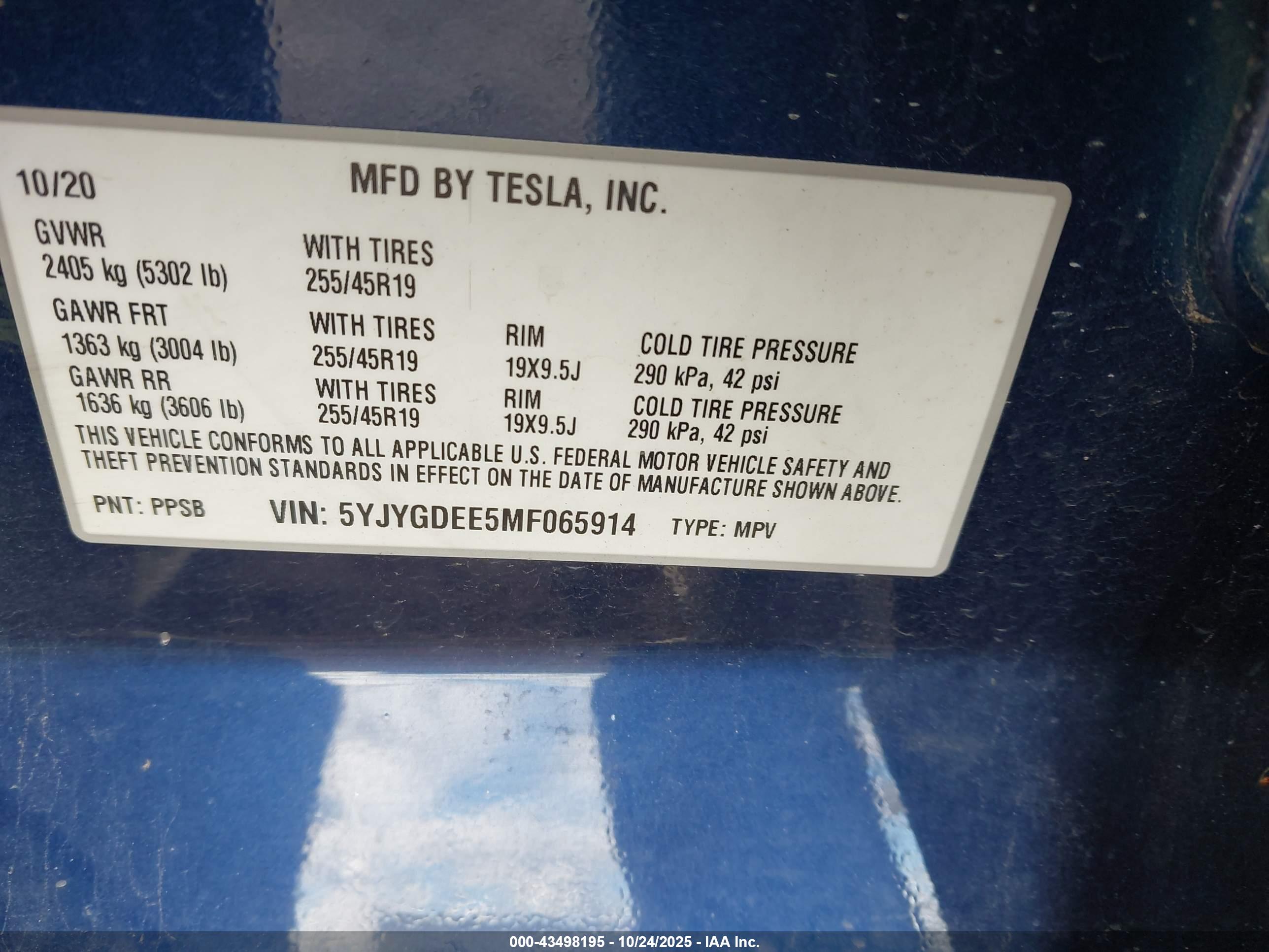 TESLA MODEL image 9