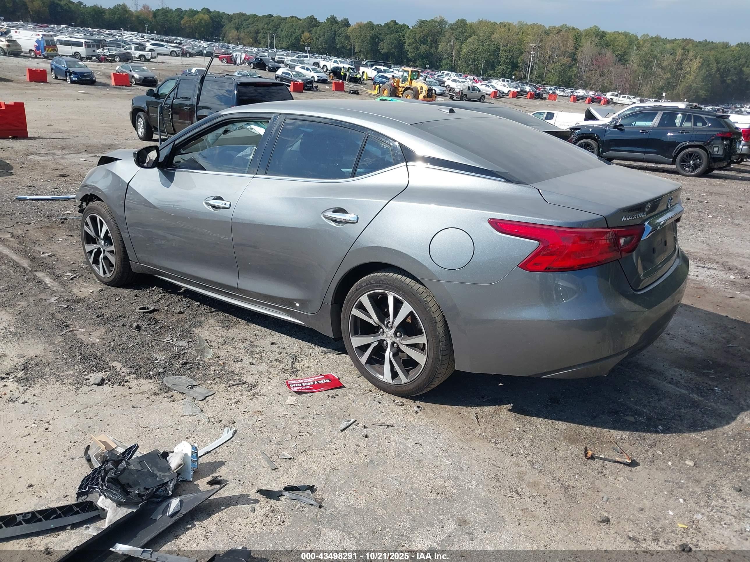 NISSAN MAXIMA image 3