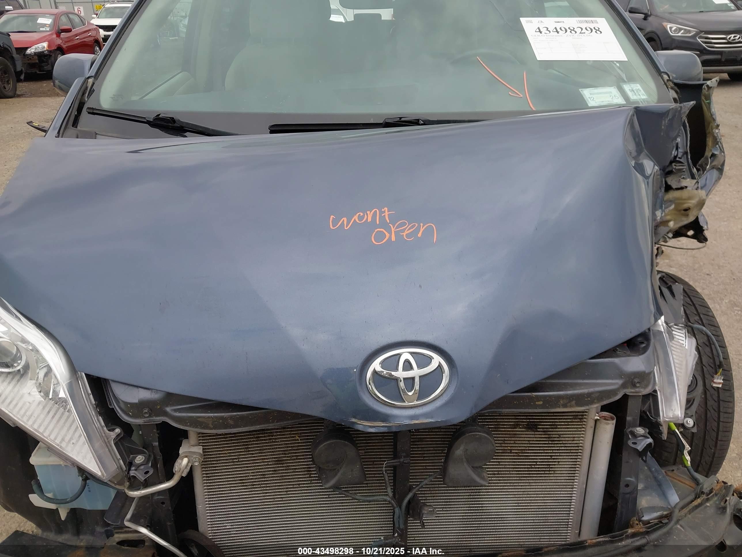TOYOTA SIENNA image 10