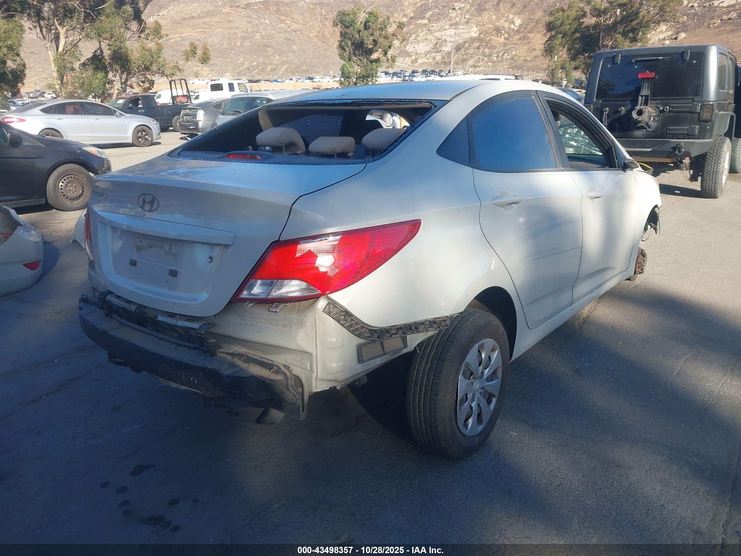HYUNDAI ACCENT image 4