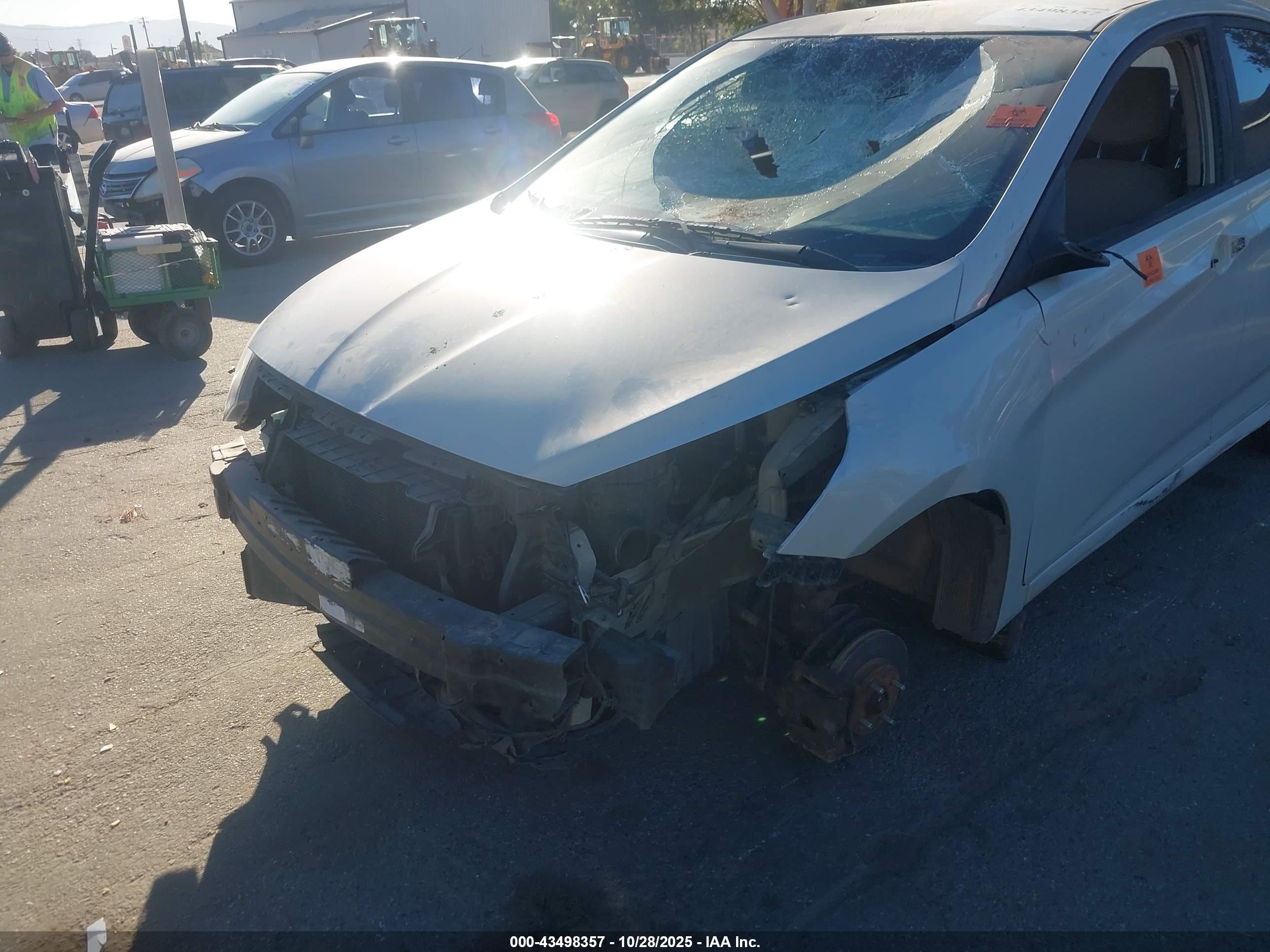 HYUNDAI ACCENT image 6