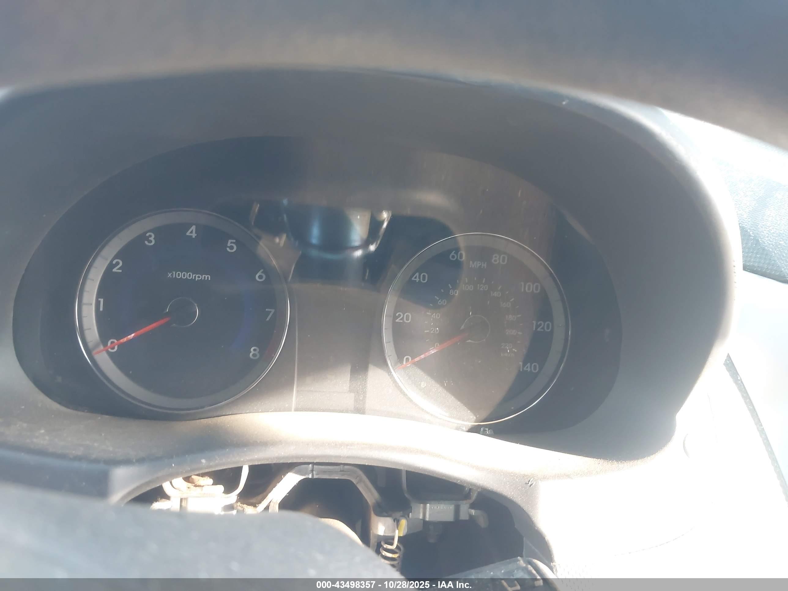 HYUNDAI ACCENT image 7