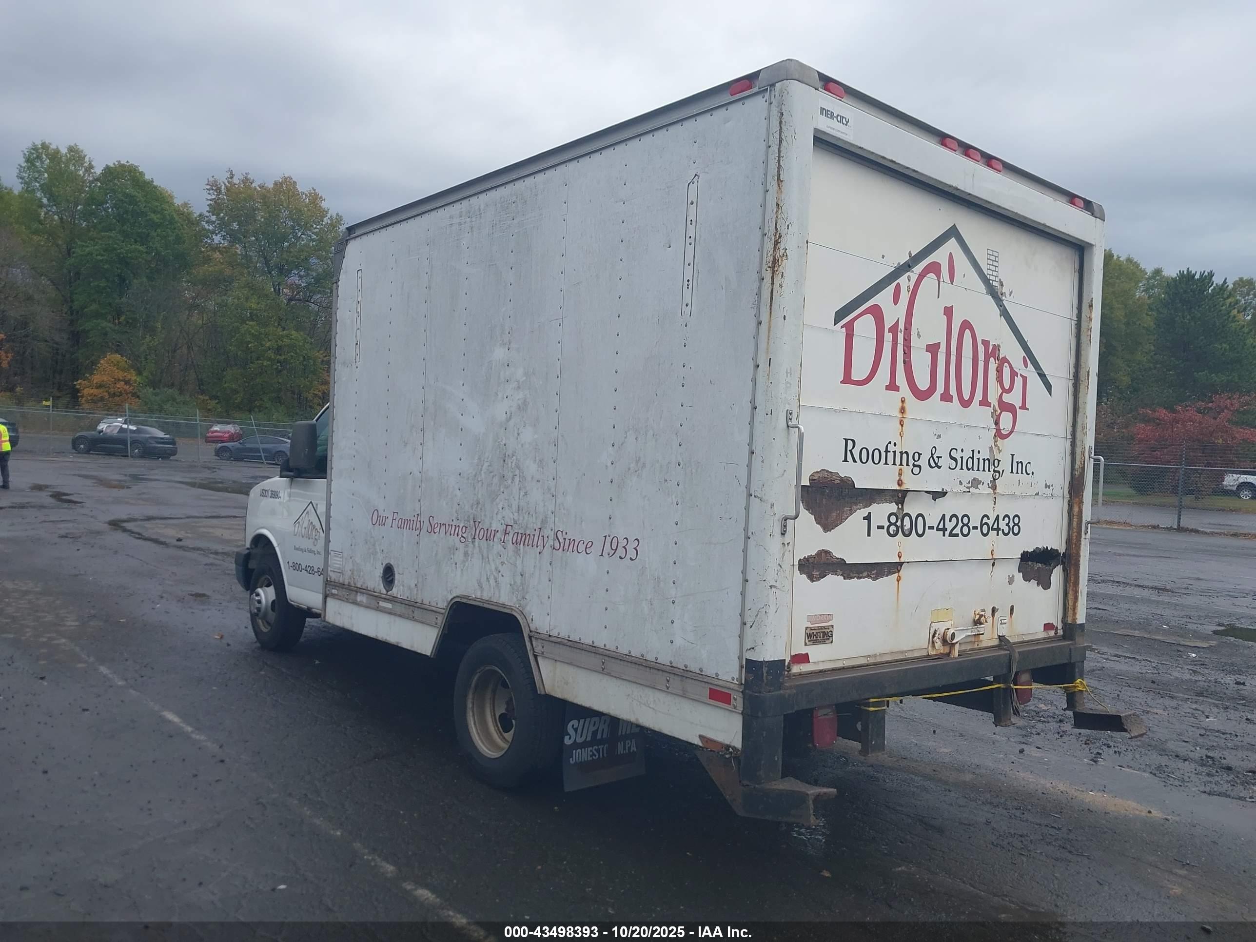 CHEVROLET EXPRESS image 3