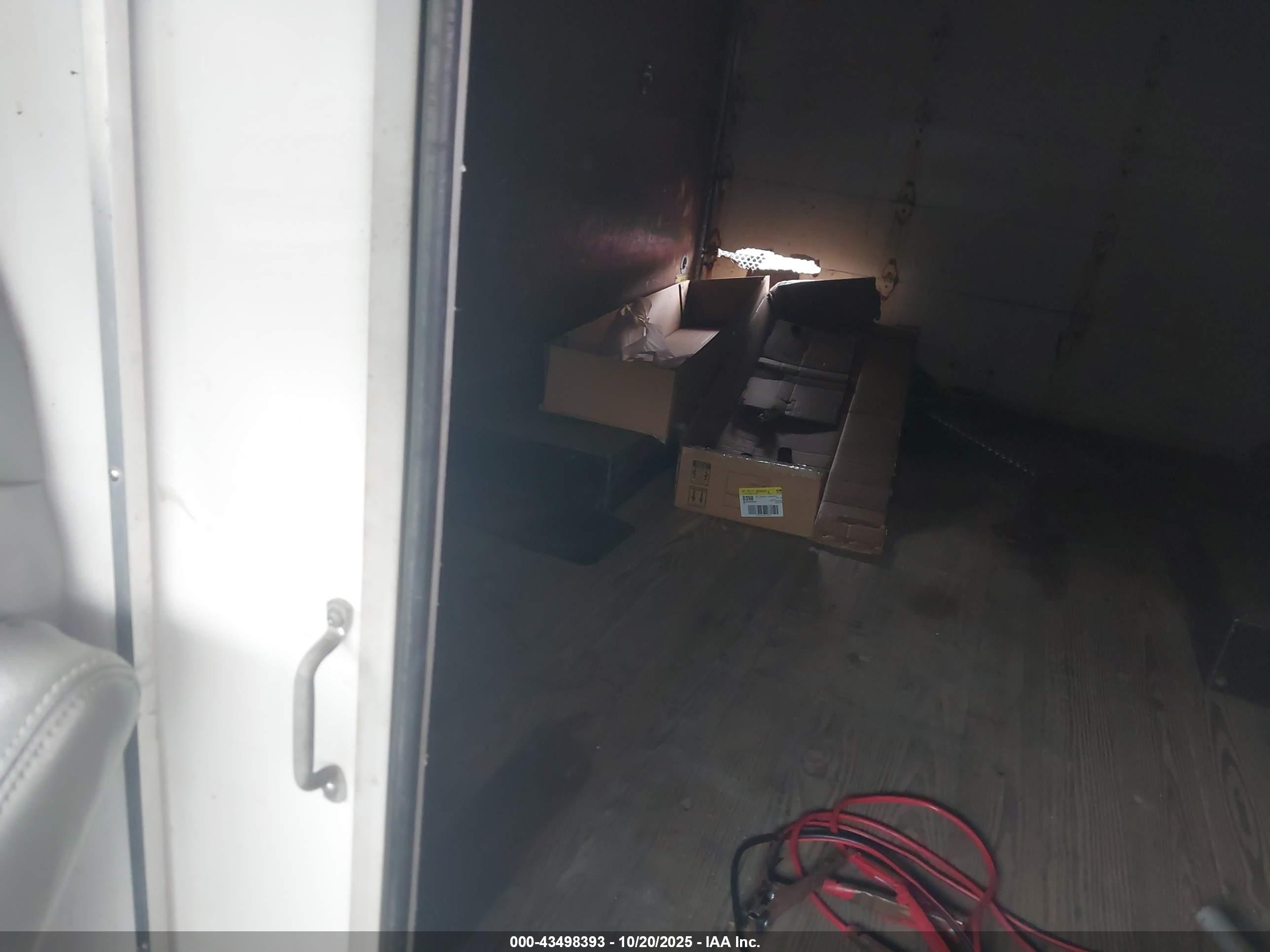 CHEVROLET EXPRESS image 7
