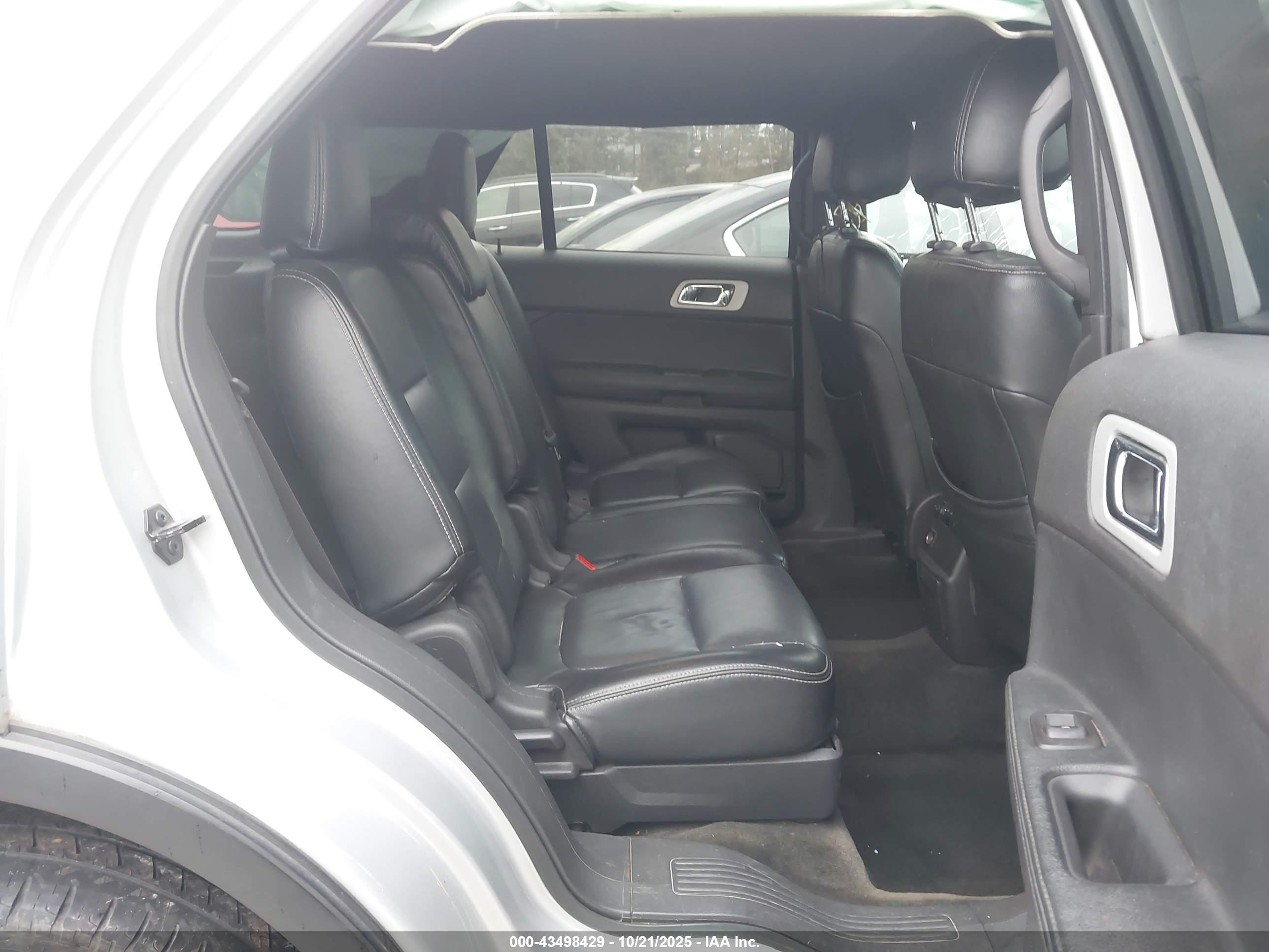 FORD EXPLORER image 8
