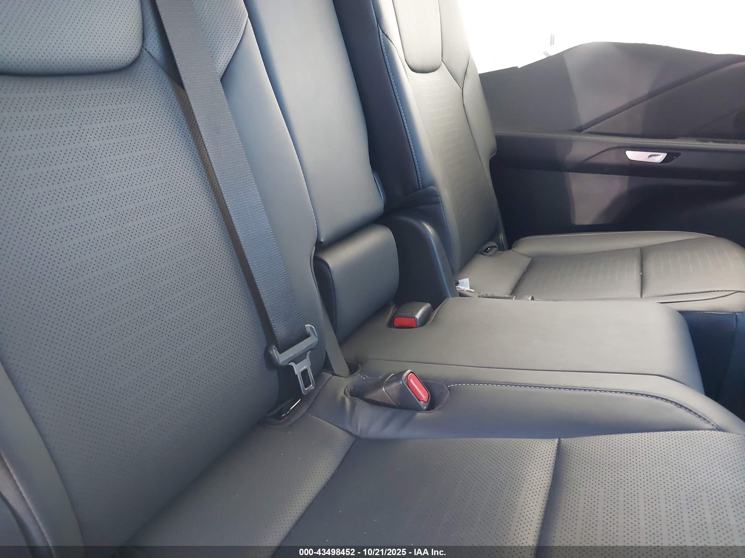 LEXUS TX image 8