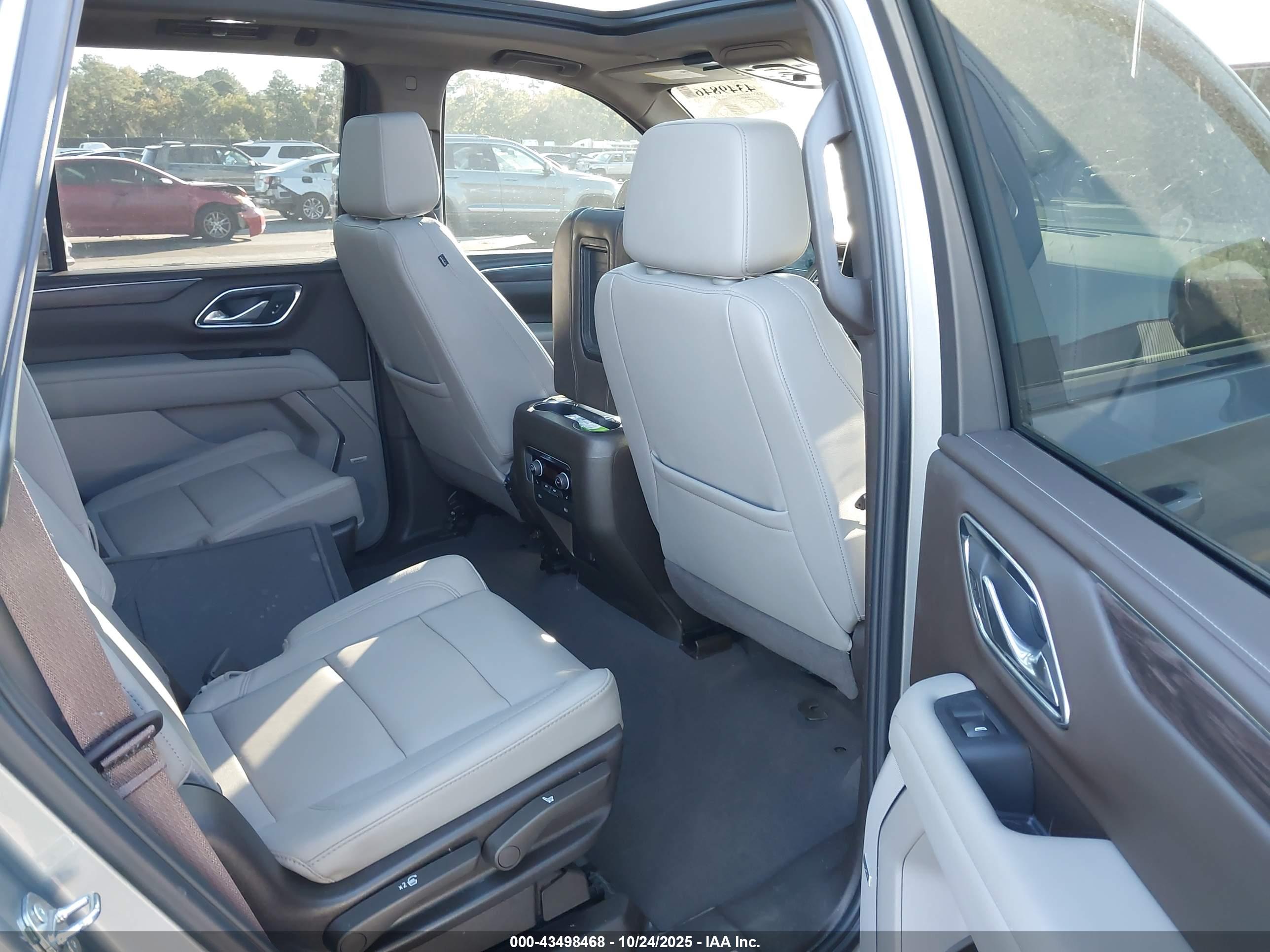 CHEVROLET TAHOE image 8
