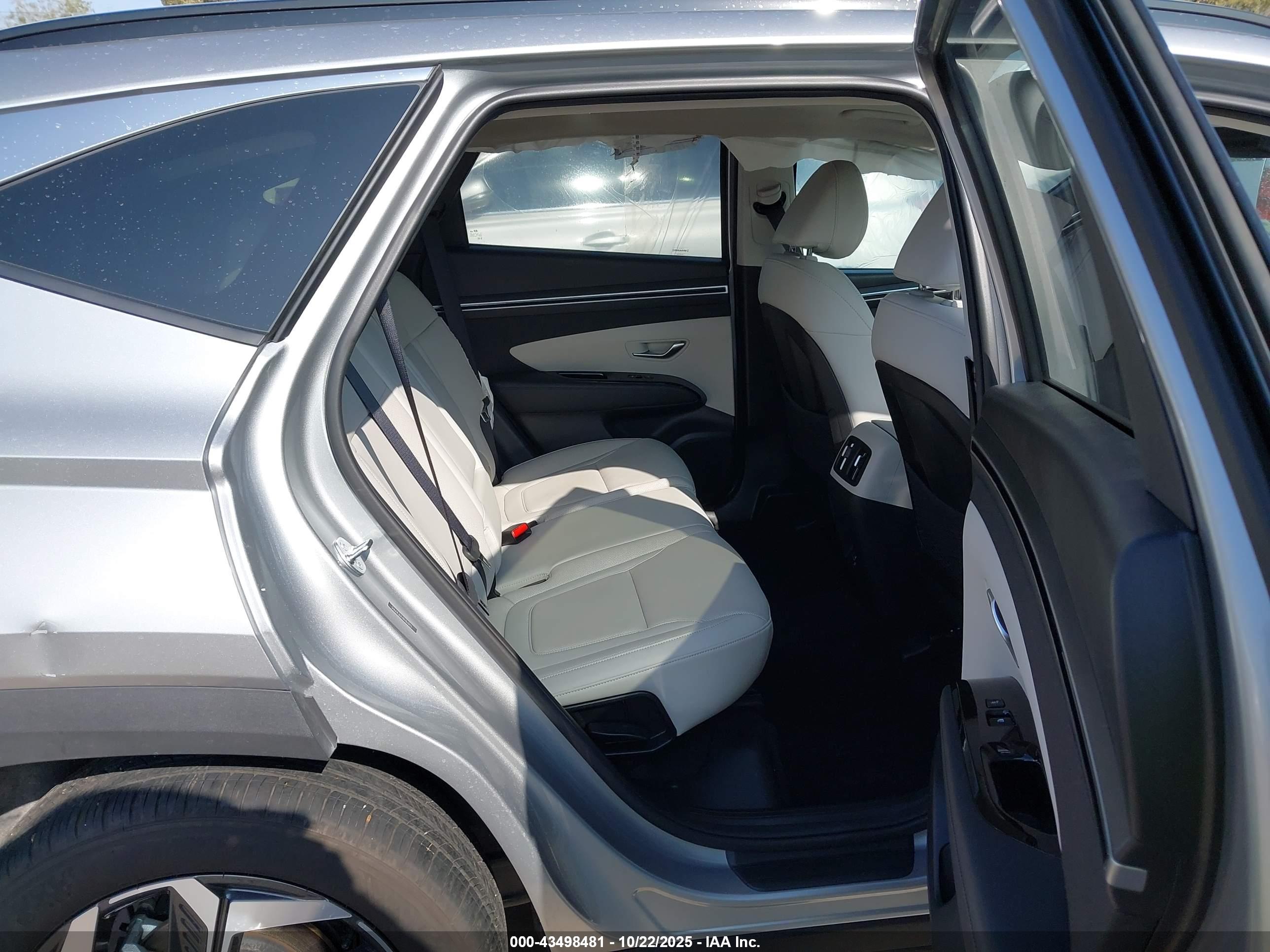HYUNDAI TUCSON image 8