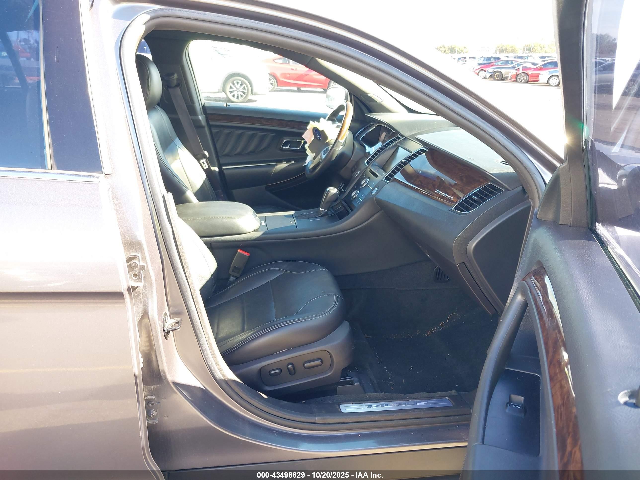 FORD TAURUS image 5