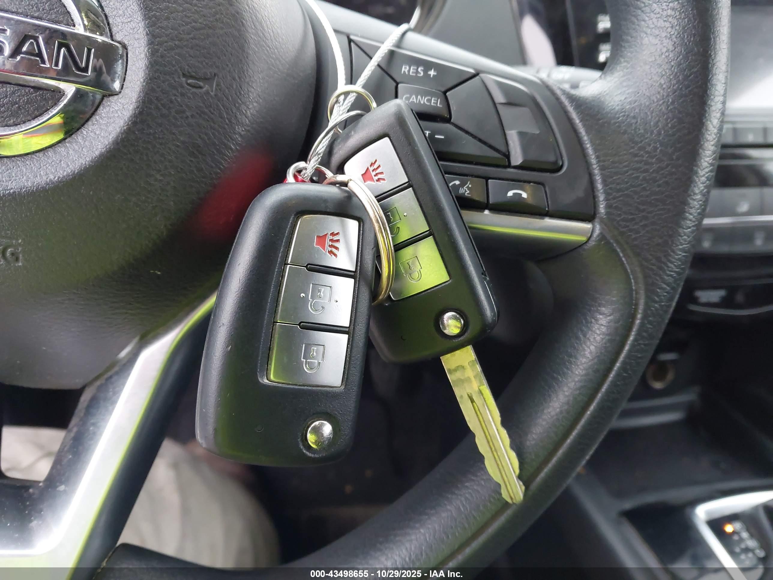 NISSAN ROGUE image 11