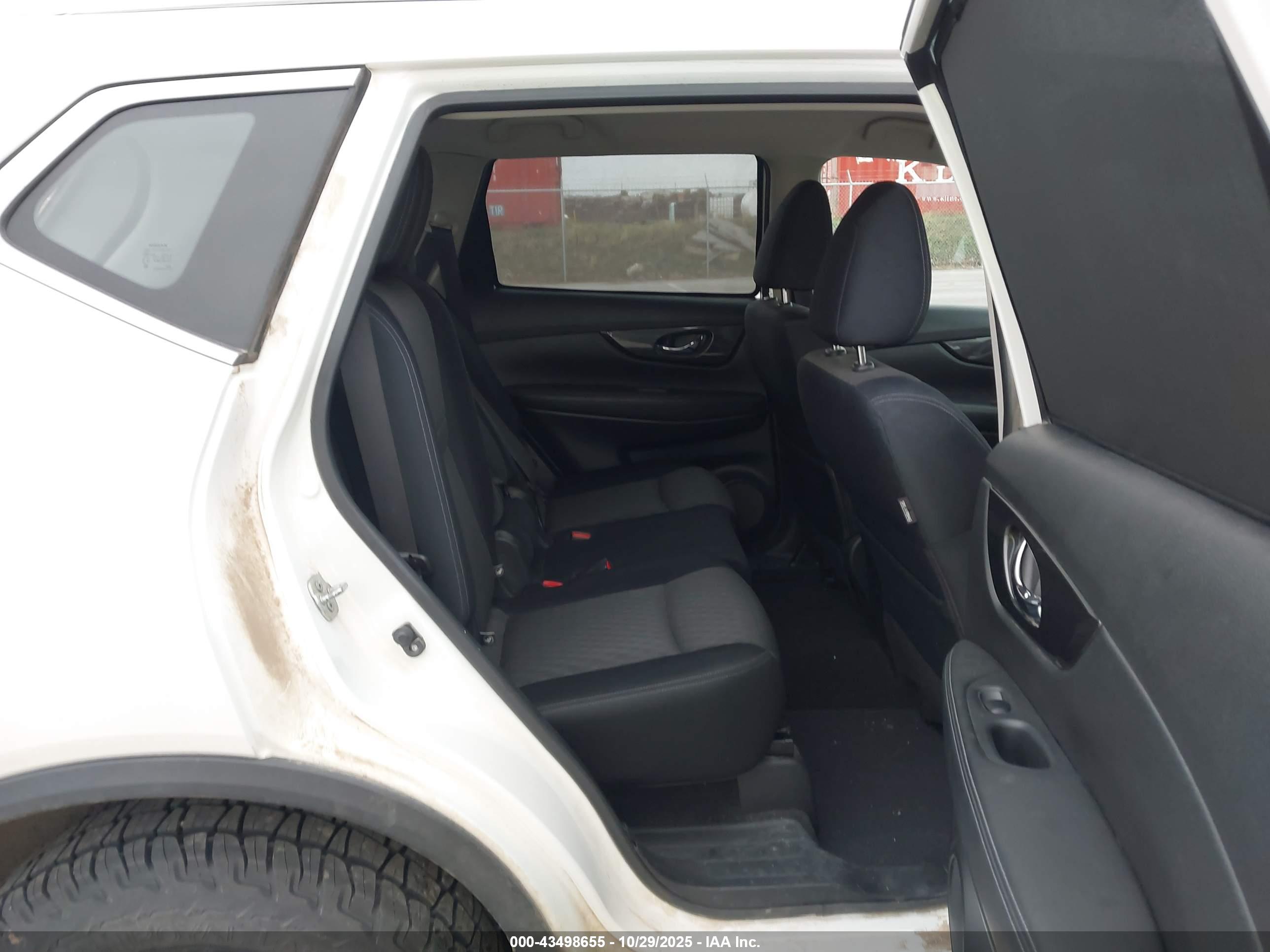 NISSAN ROGUE image 8