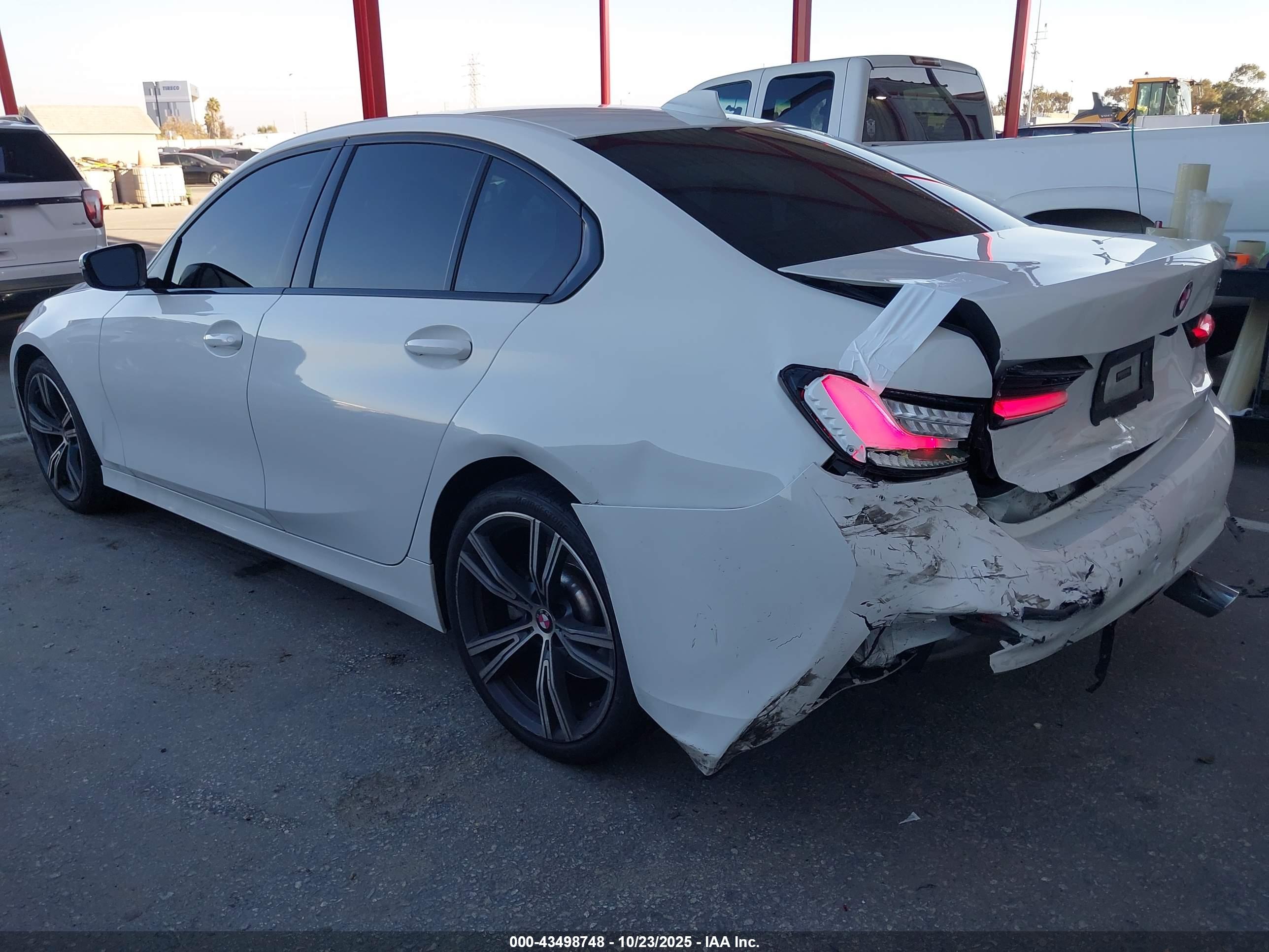 BMW 330I image 3