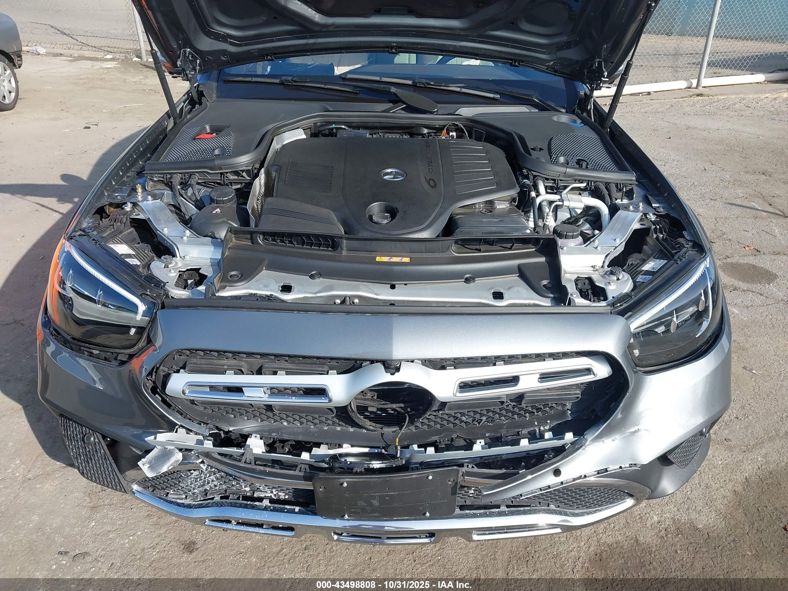 MERCEDES-BENZ E image 10