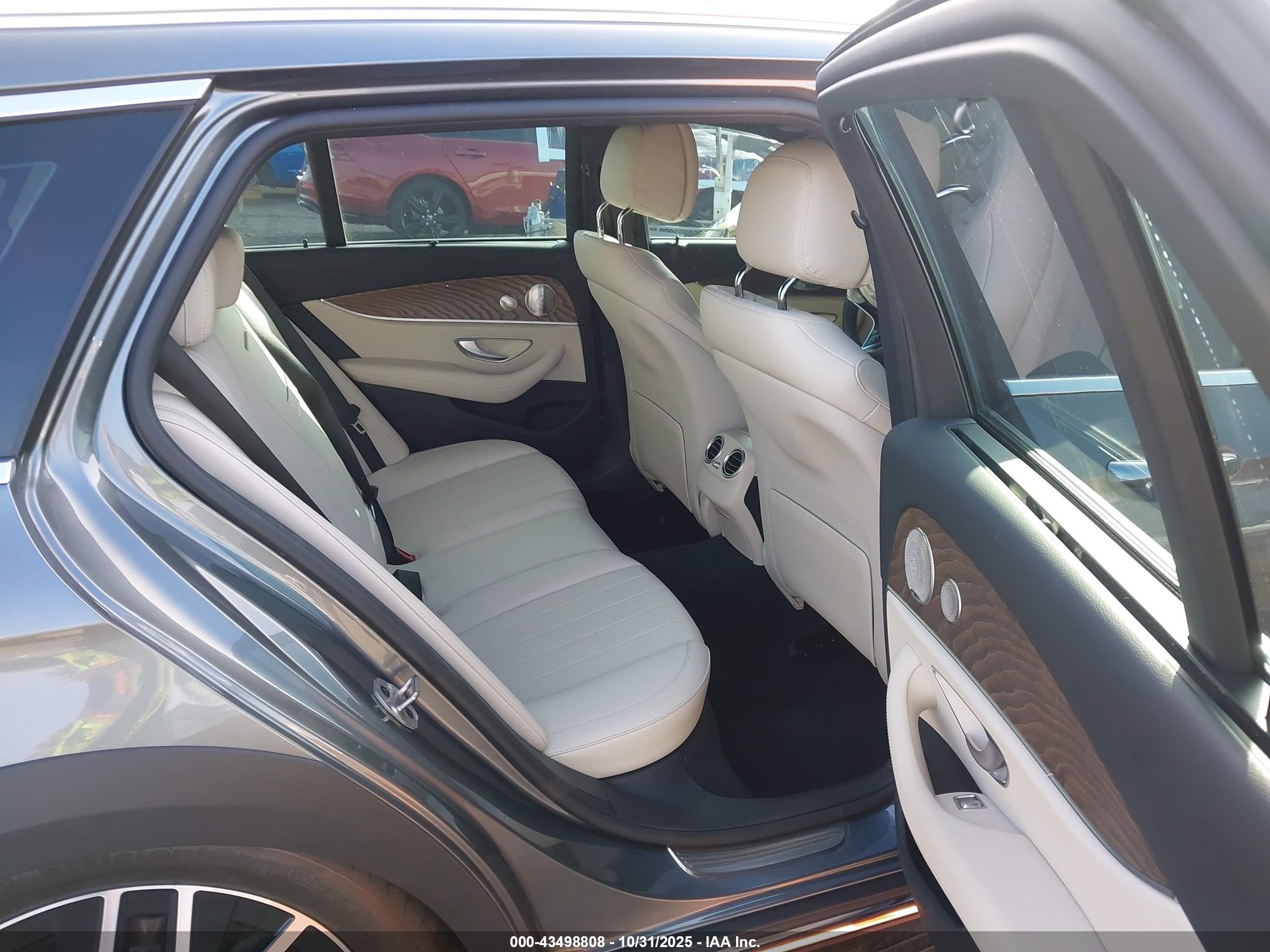 MERCEDES-BENZ E image 8
