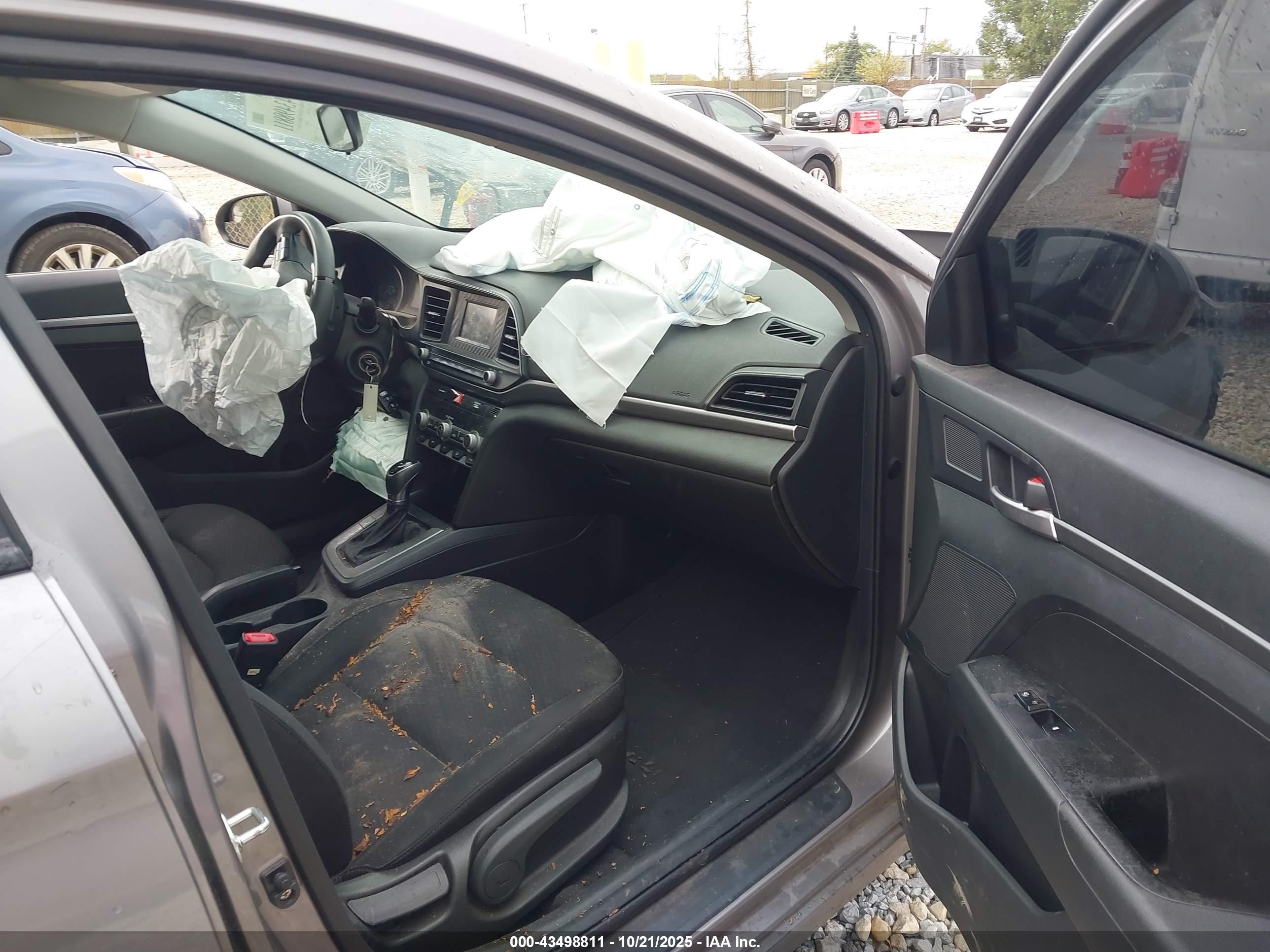 HYUNDAI ELANTRA image 5