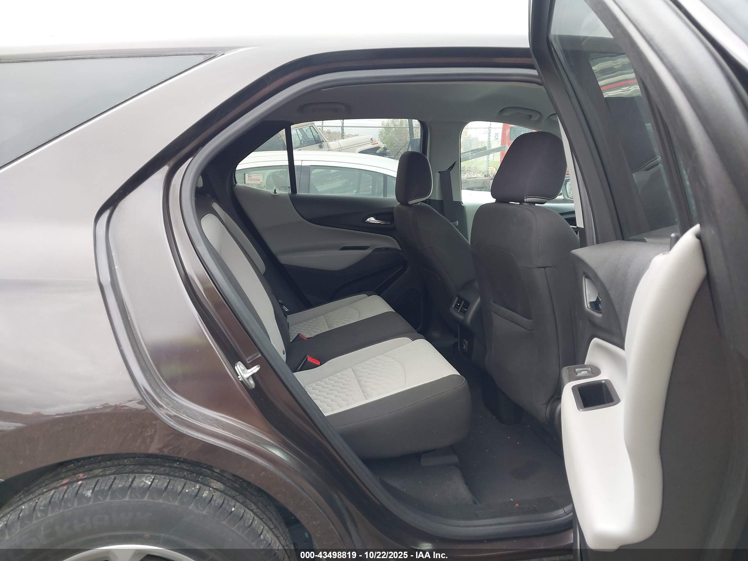 CHEVROLET EQUINOX image 8