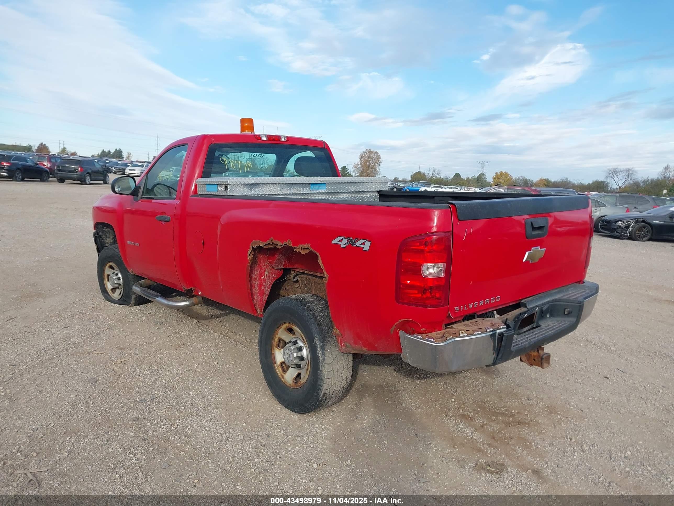 CHEVROLET SILVERADO image 3