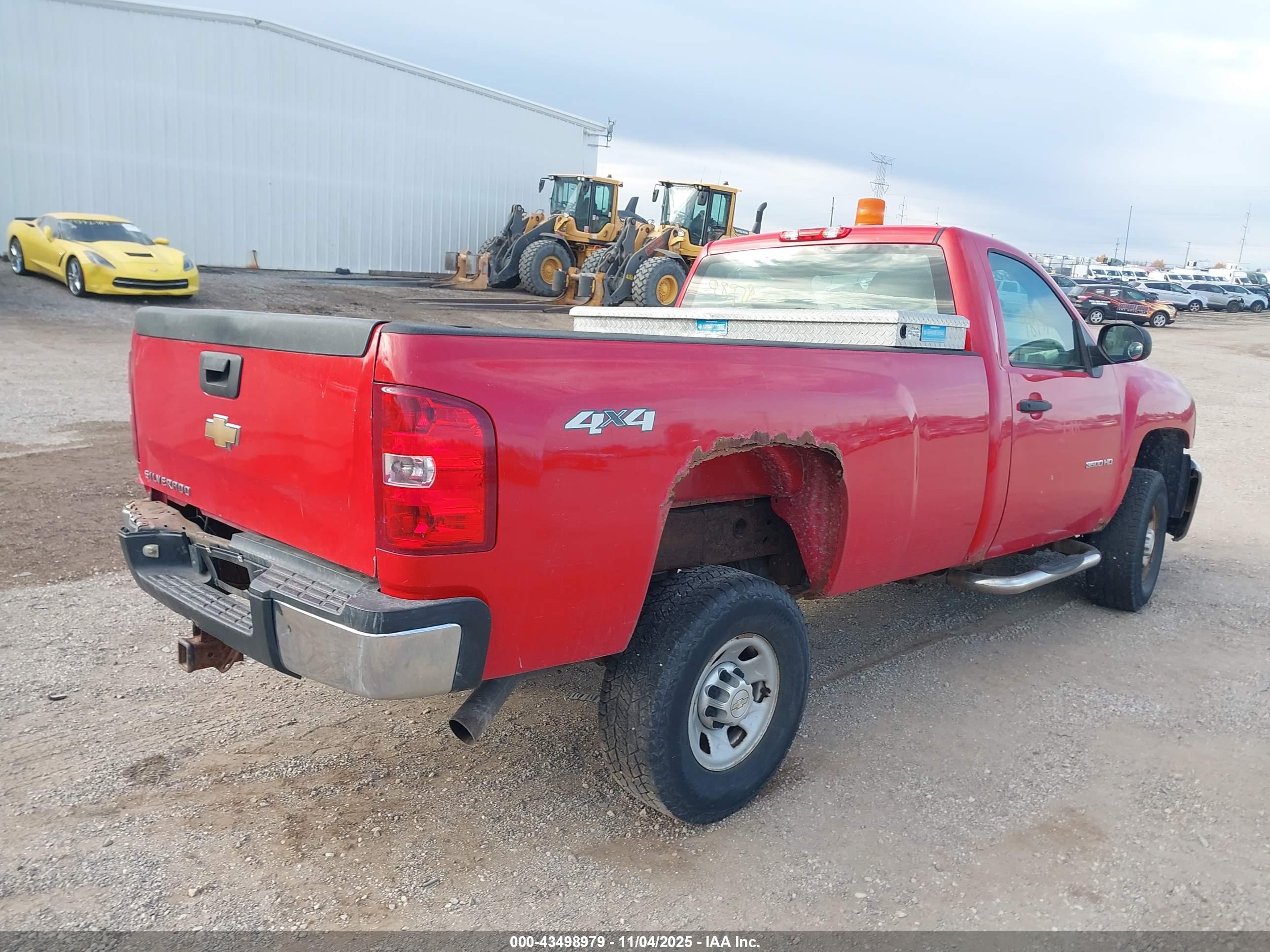 CHEVROLET SILVERADO image 4