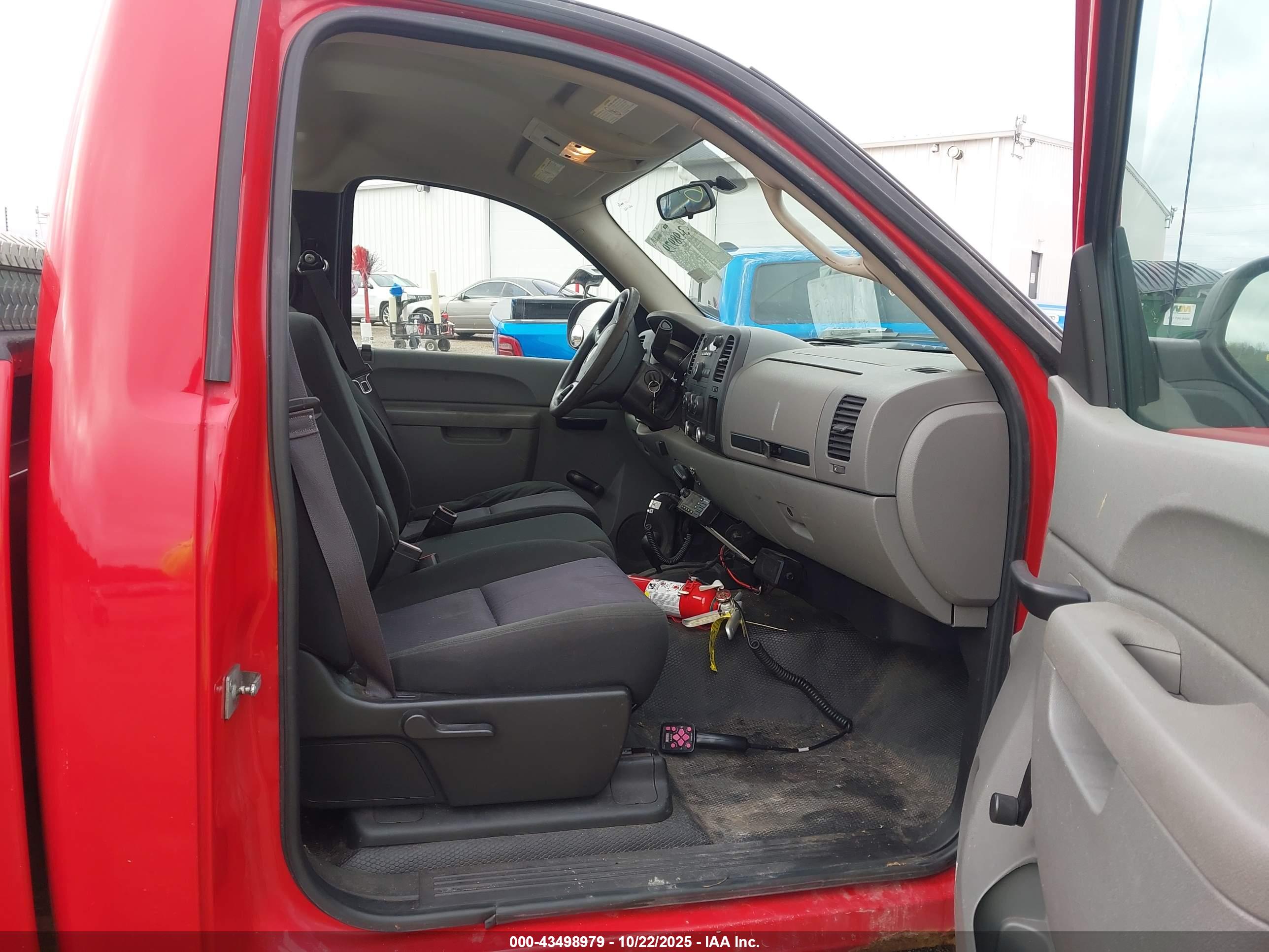 CHEVROLET SILVERADO image 5