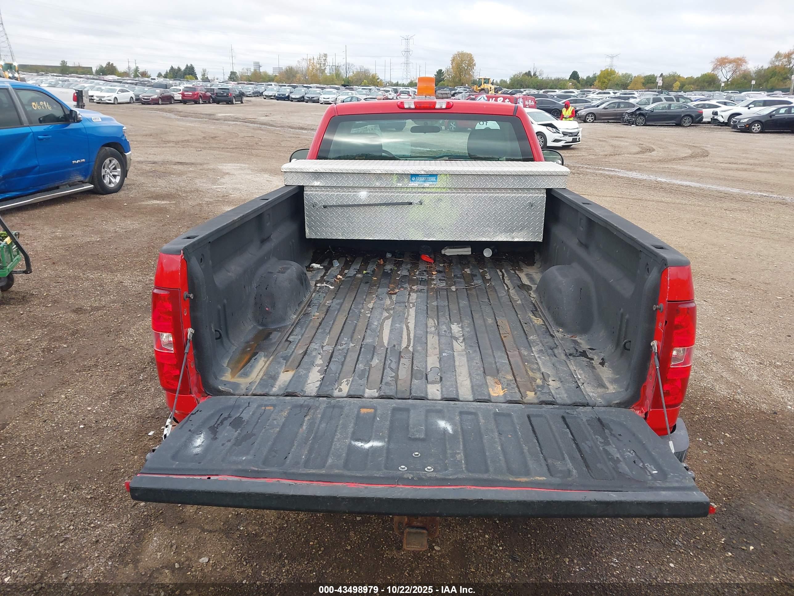 CHEVROLET SILVERADO image 8