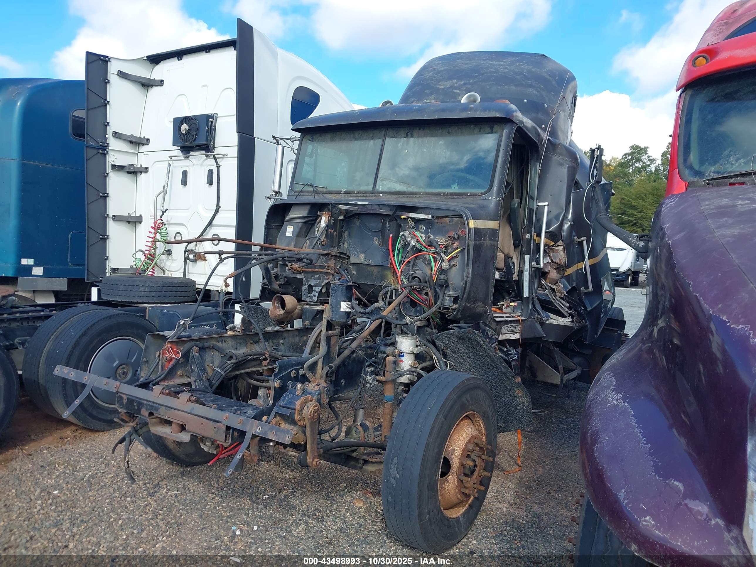 FREIGHTLINER CONVENTIONAL image 2