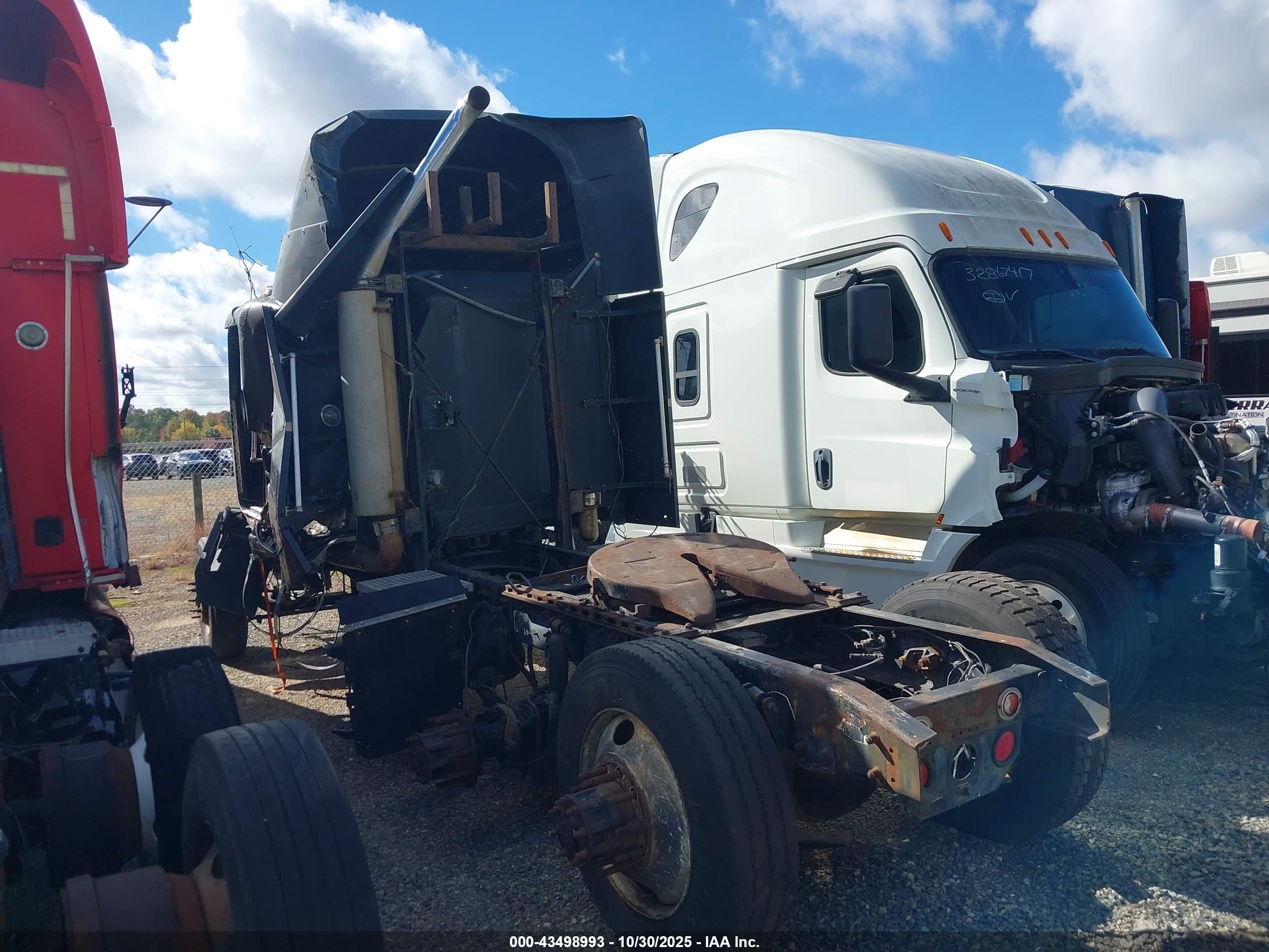 FREIGHTLINER CONVENTIONAL image 3