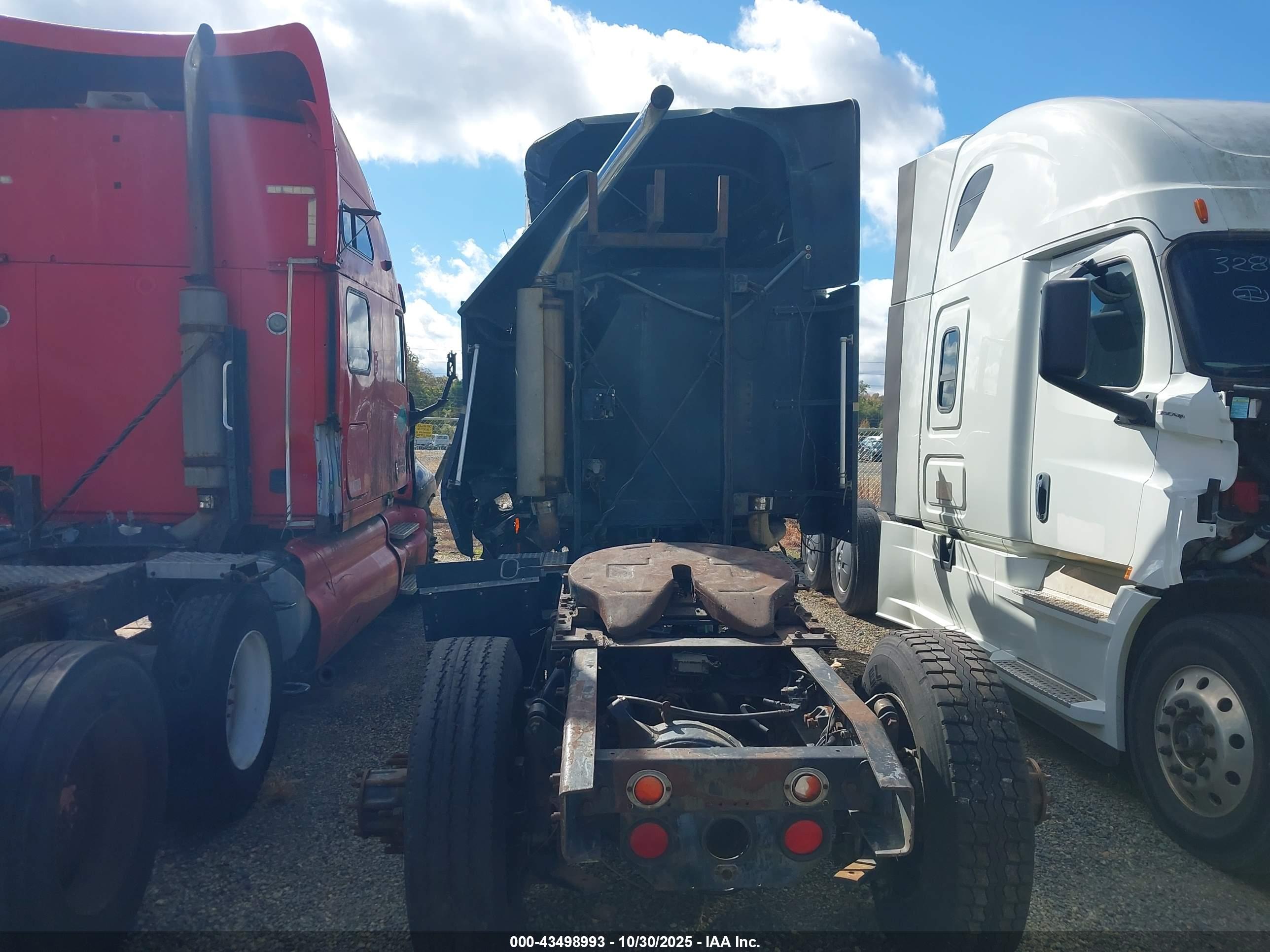 FREIGHTLINER CONVENTIONAL image 8