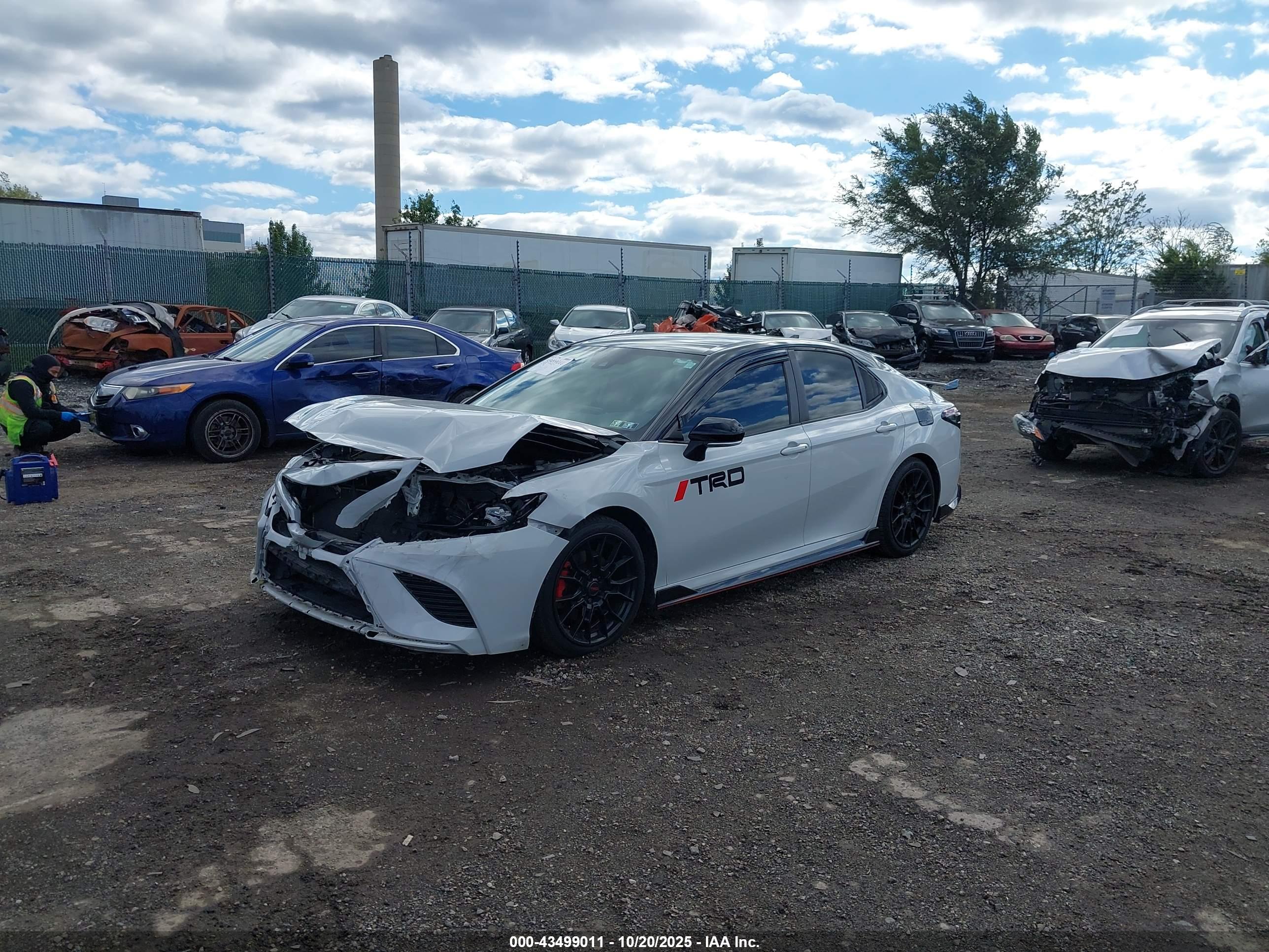 TOYOTA CAMRY image 2