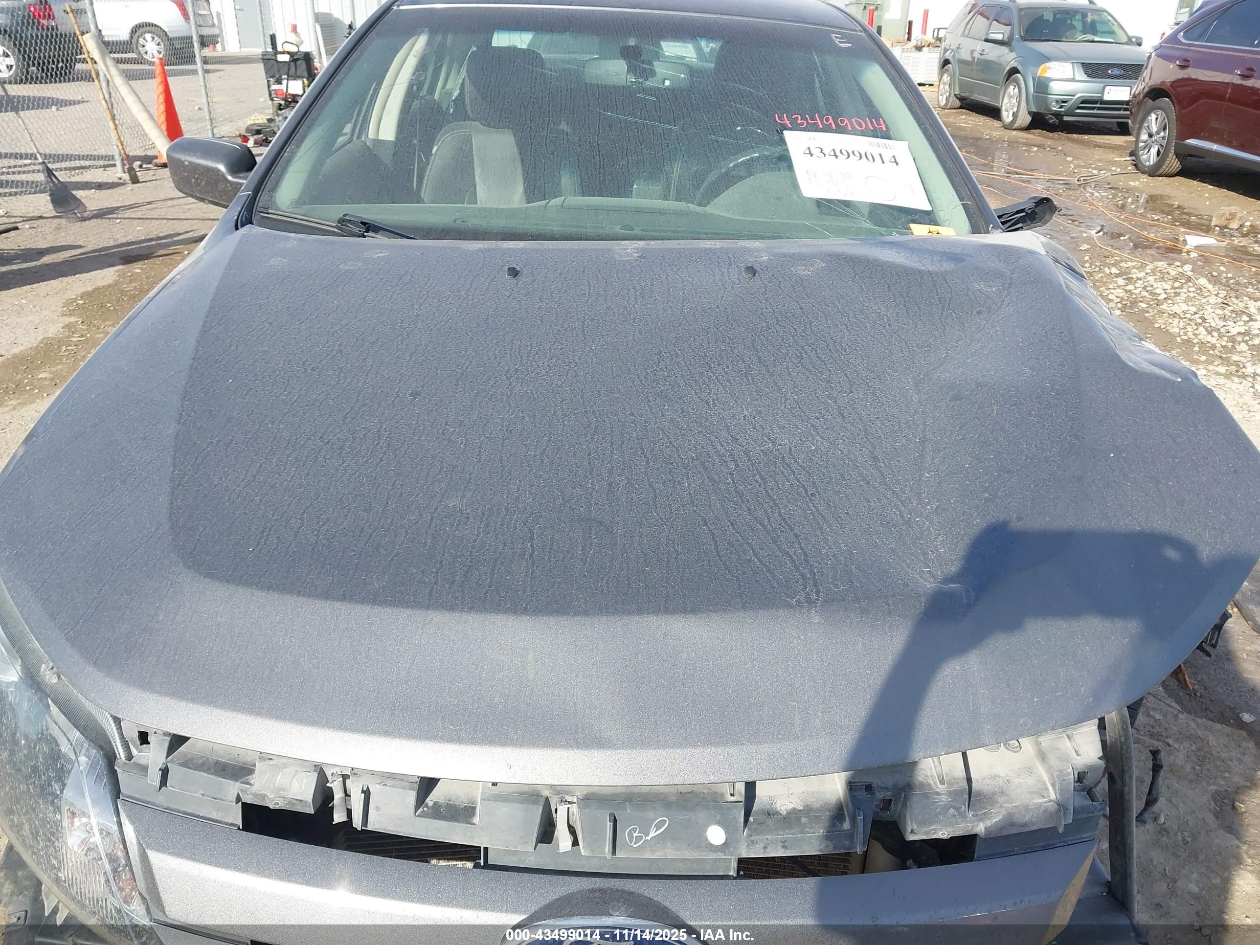 FORD FUSION image 10