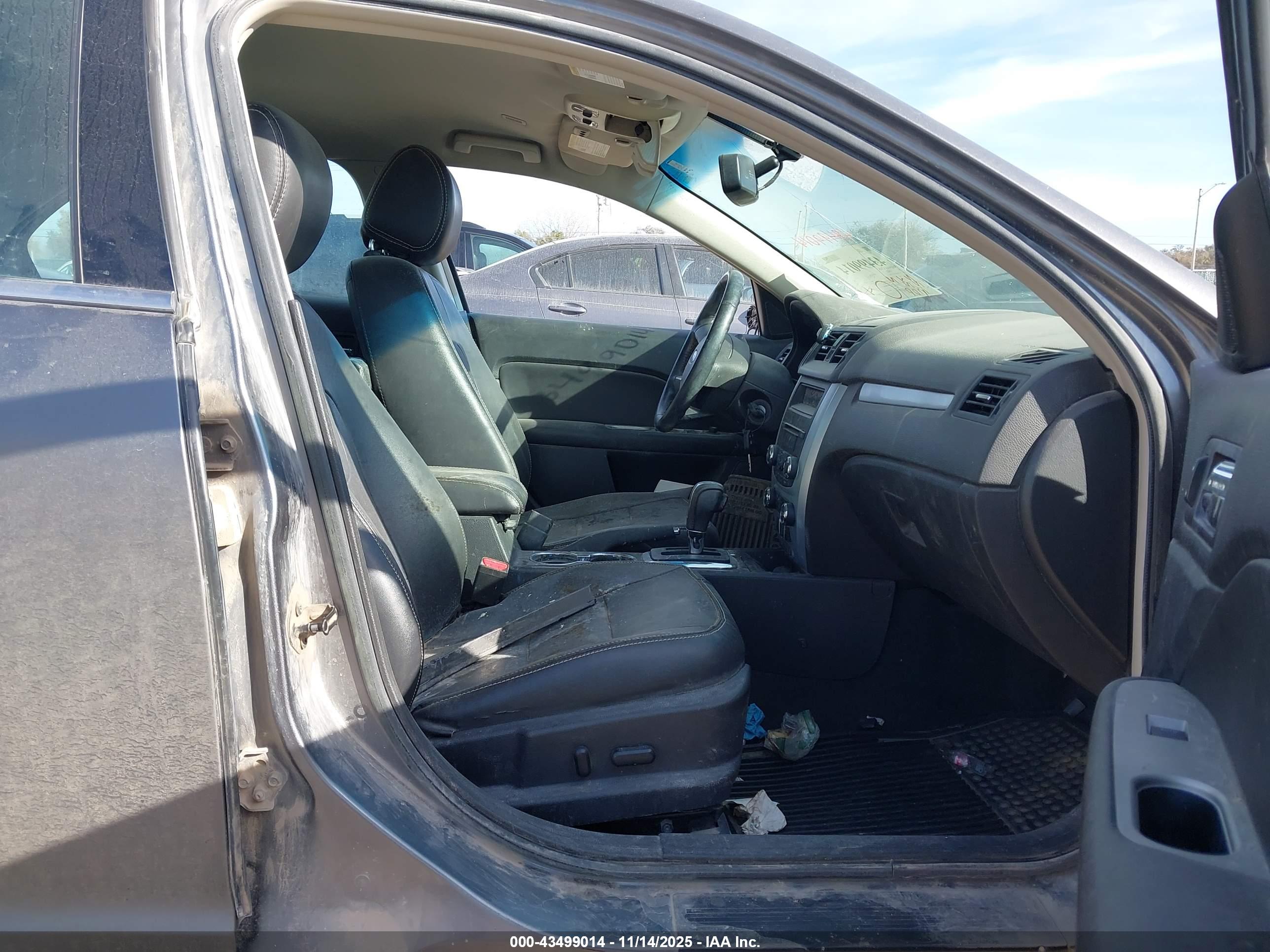 FORD FUSION image 5
