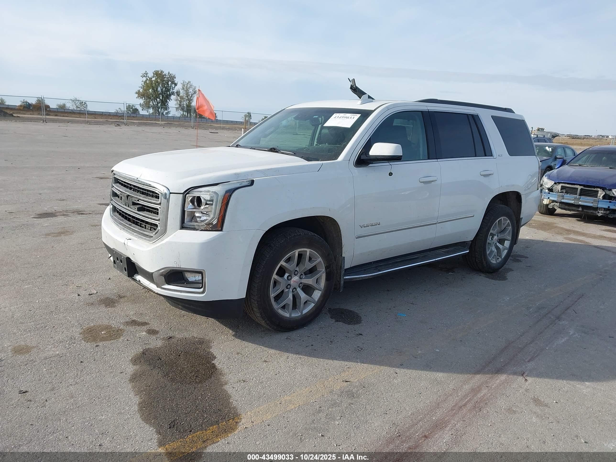 GMC YUKON image 2