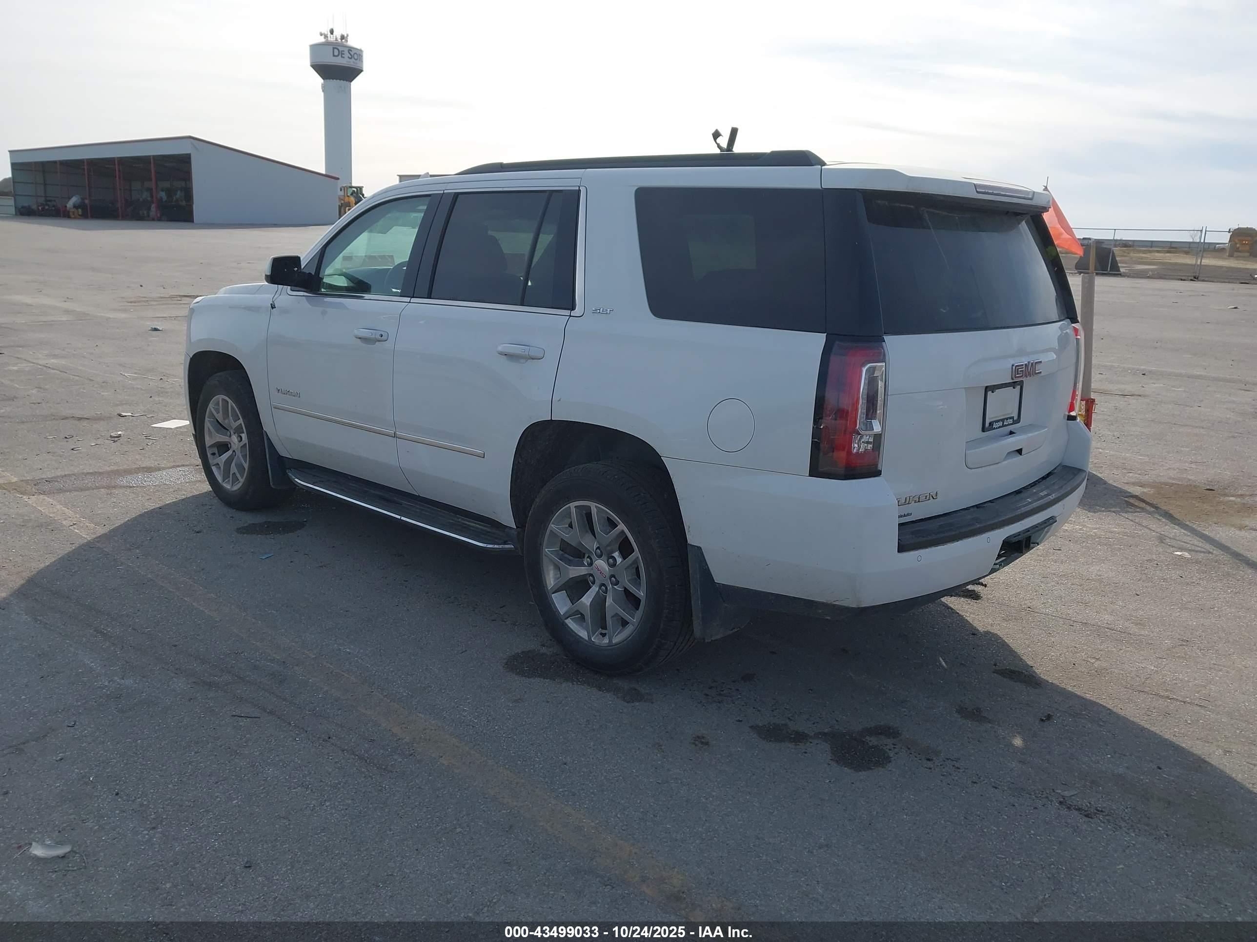 GMC YUKON image 3